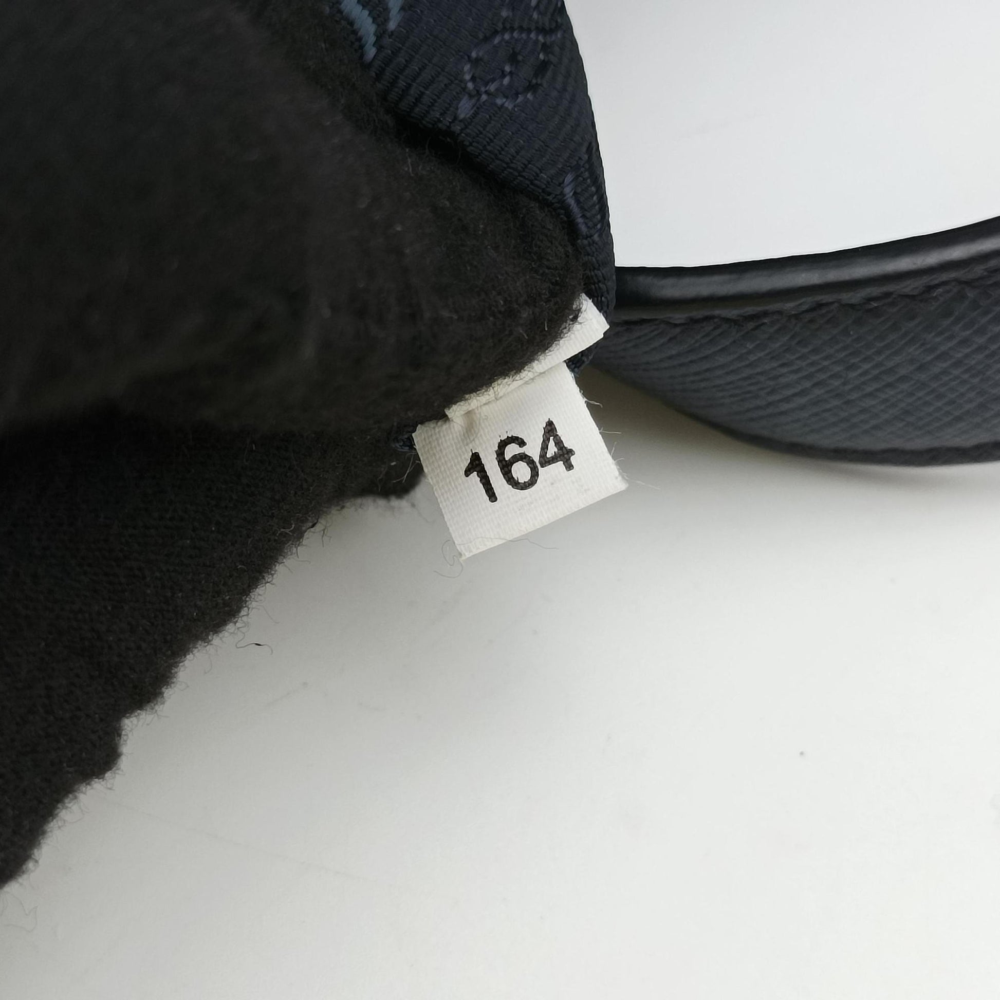 Triangle Logo Plate Navy Saffiano Leather 164 7/R三角 ロゴ プレート ブルーブラック サフィアーノレザー 164 7/R