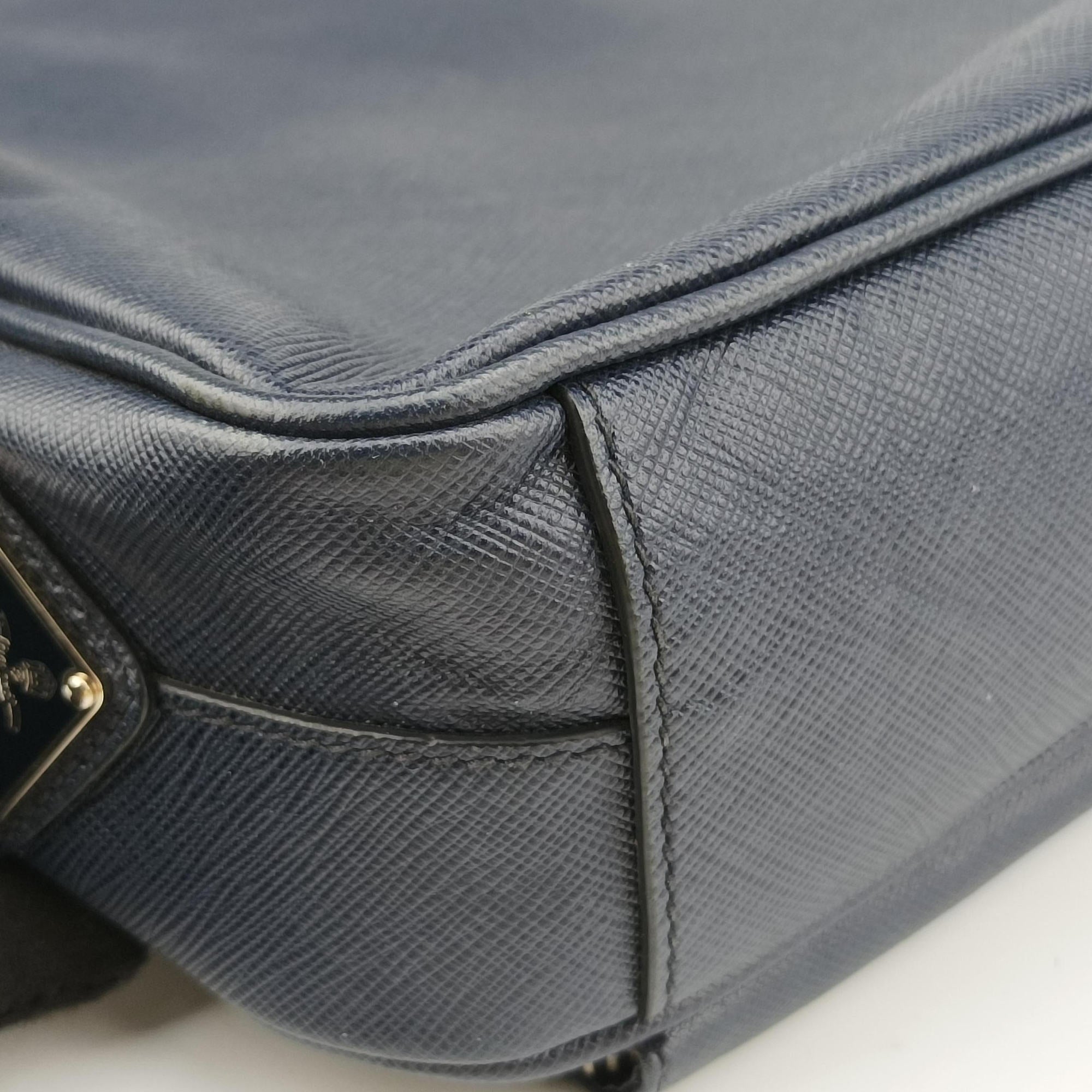 Triangle Logo Plate Navy Saffiano Leather 164 7/R三角 ロゴ プレート ブルーブラック サフィアーノレザー 164 7/R