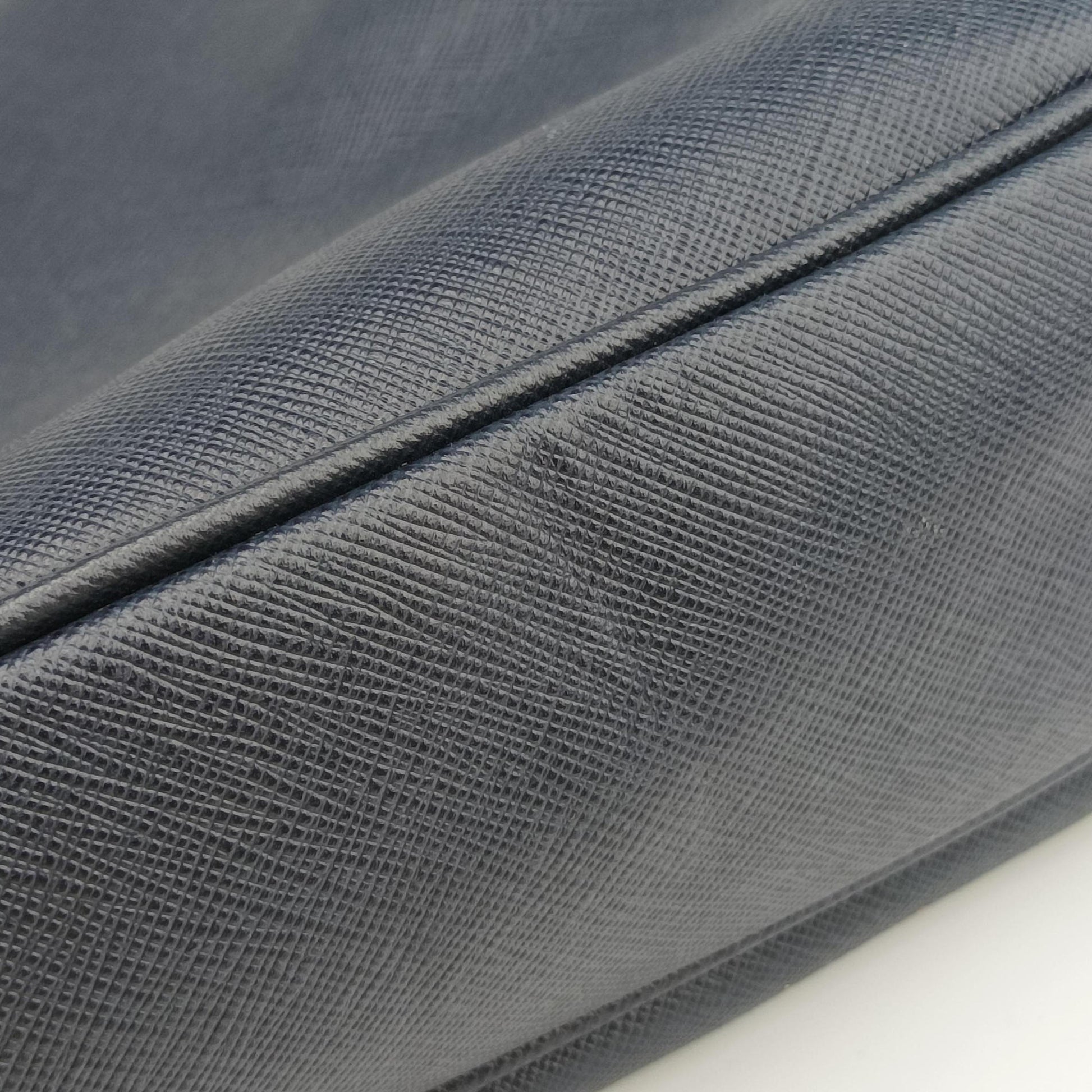 Triangle Logo Plate Navy Saffiano Leather 164 7/R三角 ロゴ プレート ブルーブラック サフィアーノレザー 164 7/R
