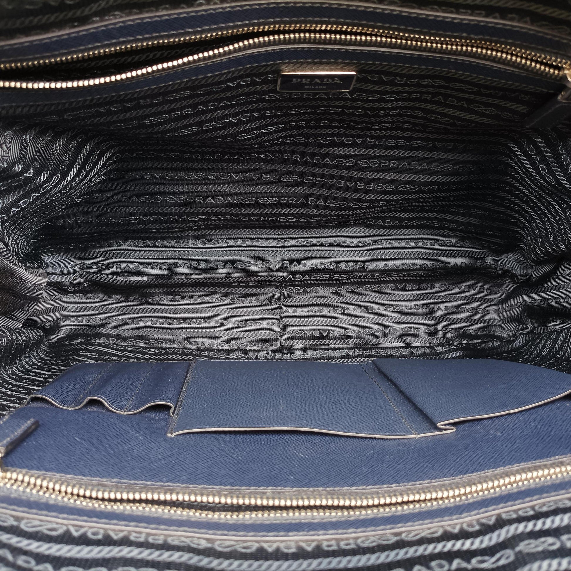 Triangle Logo Plate Navy Saffiano Leather 164 7/R三角 ロゴ プレート ブルーブラック サフィアーノレザー 164 7/R