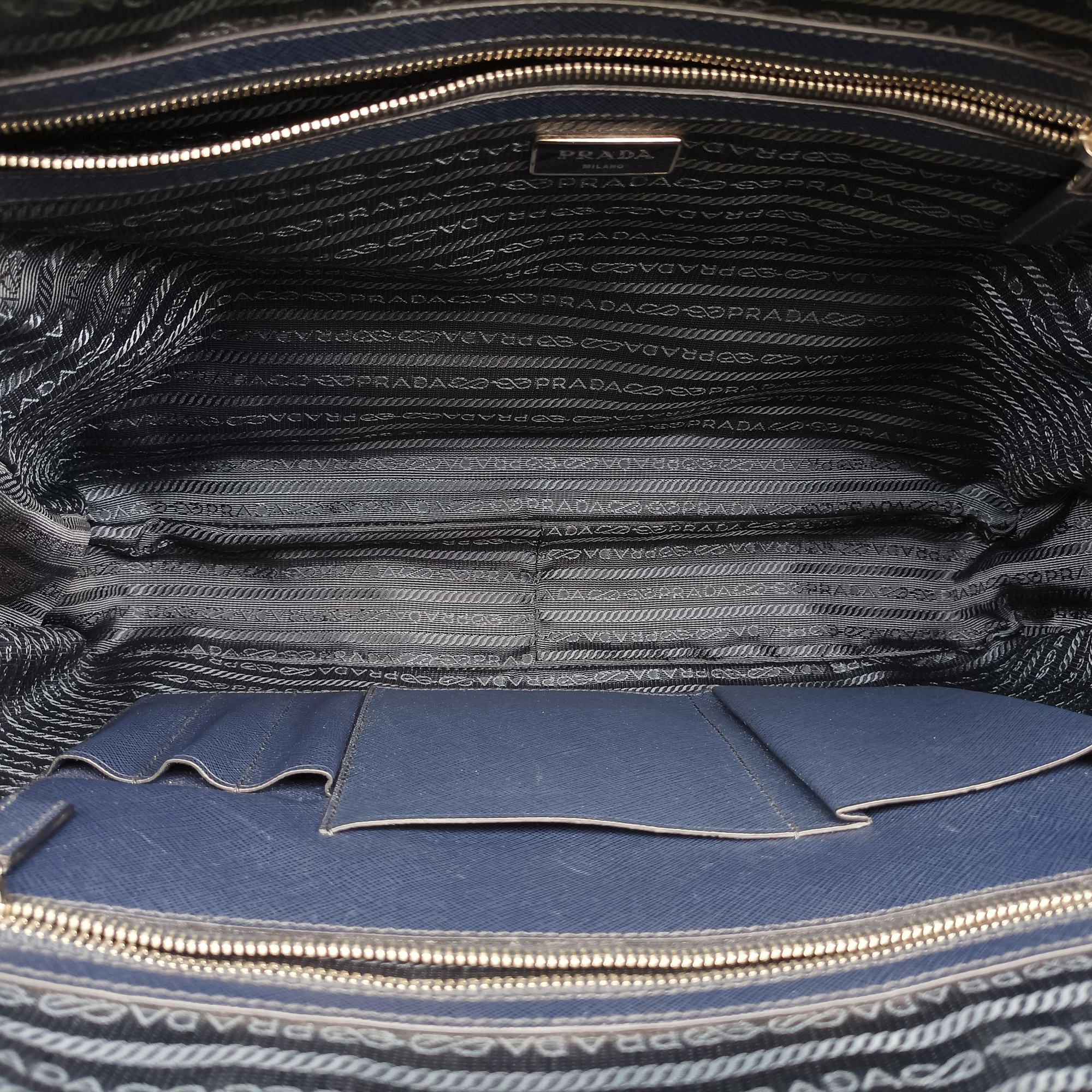 Triangle Logo Plate Navy Saffiano Leather 164 7/R三角 ロゴ プレート ブルーブラック サフィアーノレザー 164 7/R