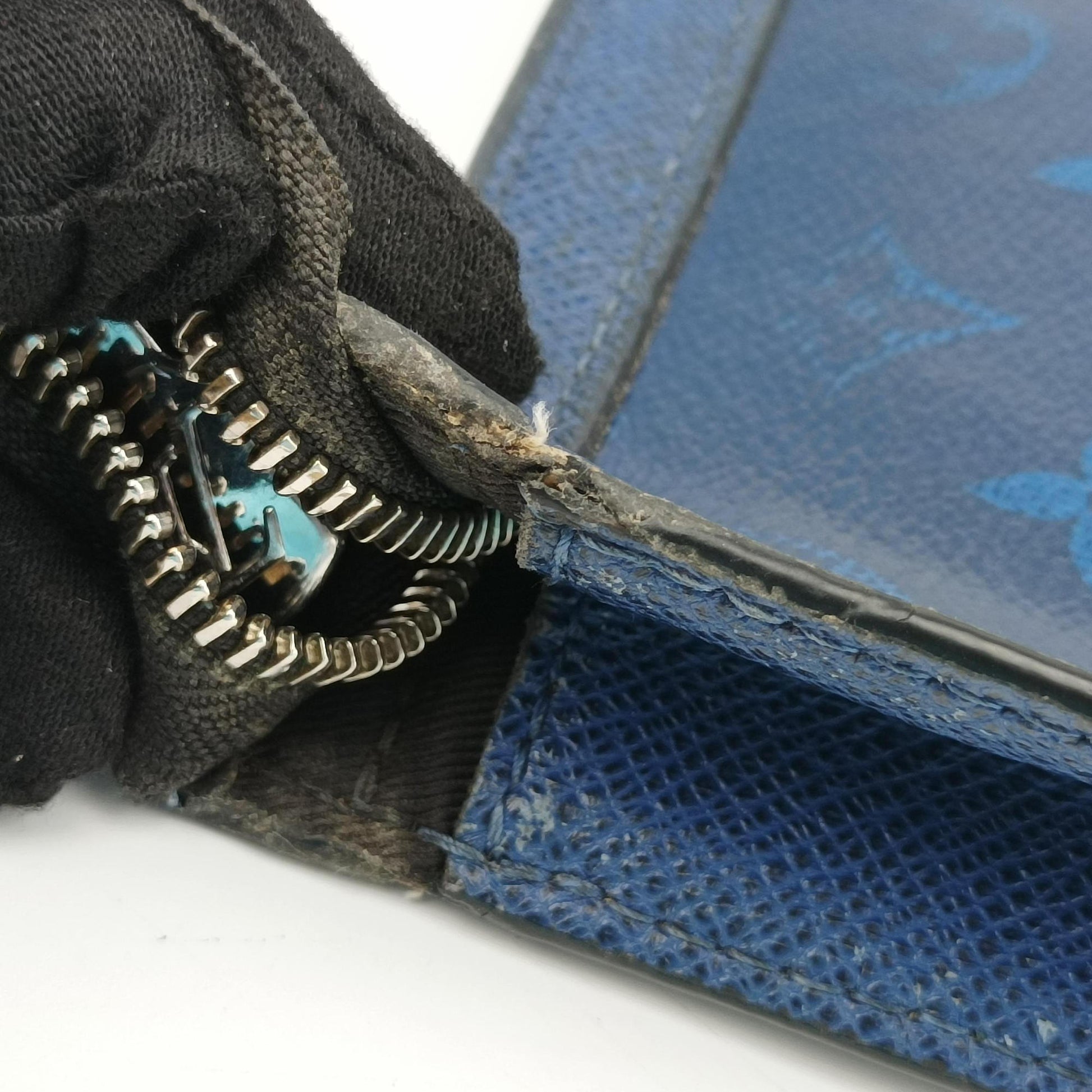Taigarama Pochette Voyage MM Cobalt × Pacific Blue Taiga Leather × Canvas M30423 IC Chipタイガラマ ポシェット・ヴォワヤージュ MM コバルト × パシフィック・ブルー タイガ・レザー × モノグラム M30423 ICチップ