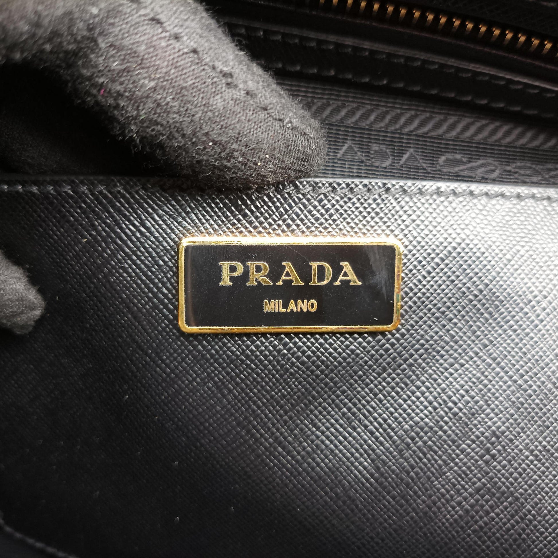 Galleria Black SAFFIANO Leather 1BA274 25ガレリア ブラック サフィアーノレザー 1BA274 25