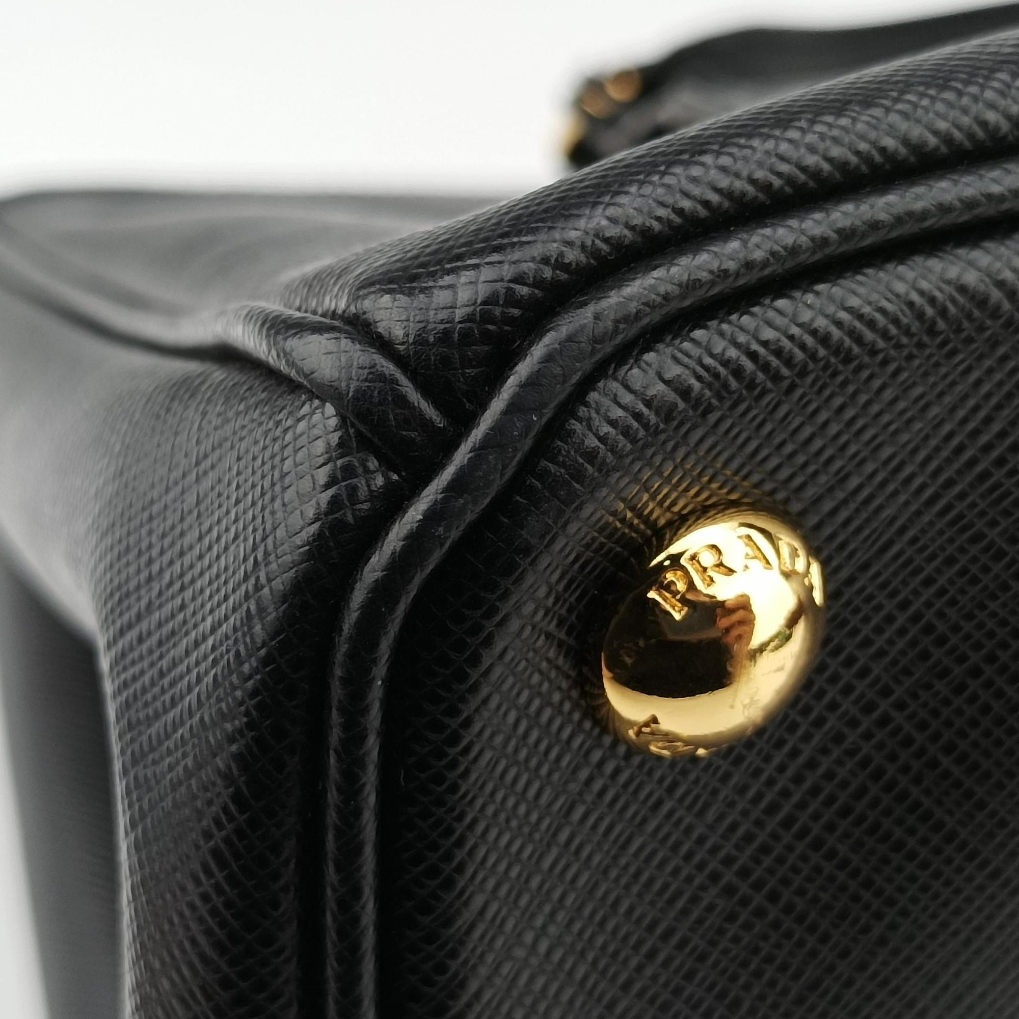 Galleria Black SAFFIANO Leather 1BA274 25ガレリア ブラック サフィアーノレザー 1BA274 25