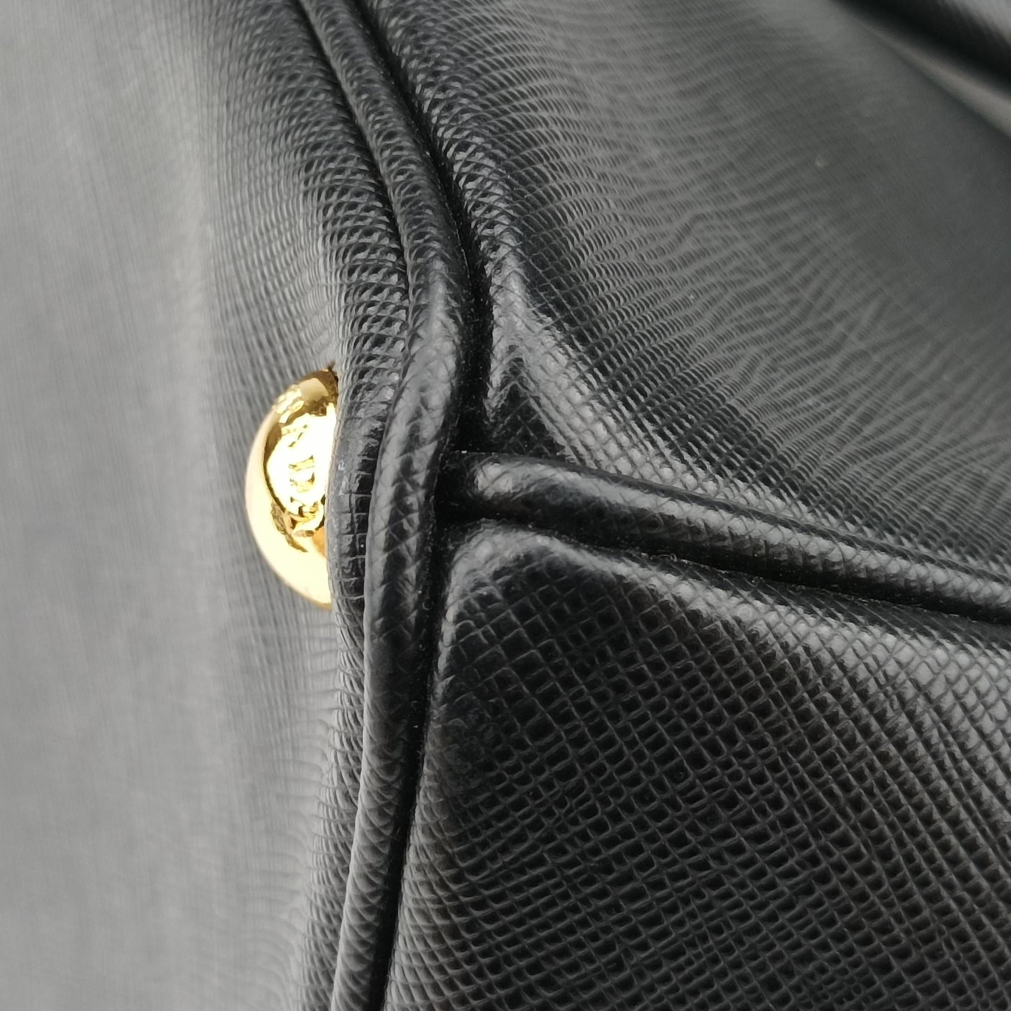 Galleria Black SAFFIANO Leather 1BA274 25ガレリア ブラック サフィアーノレザー 1BA274 25