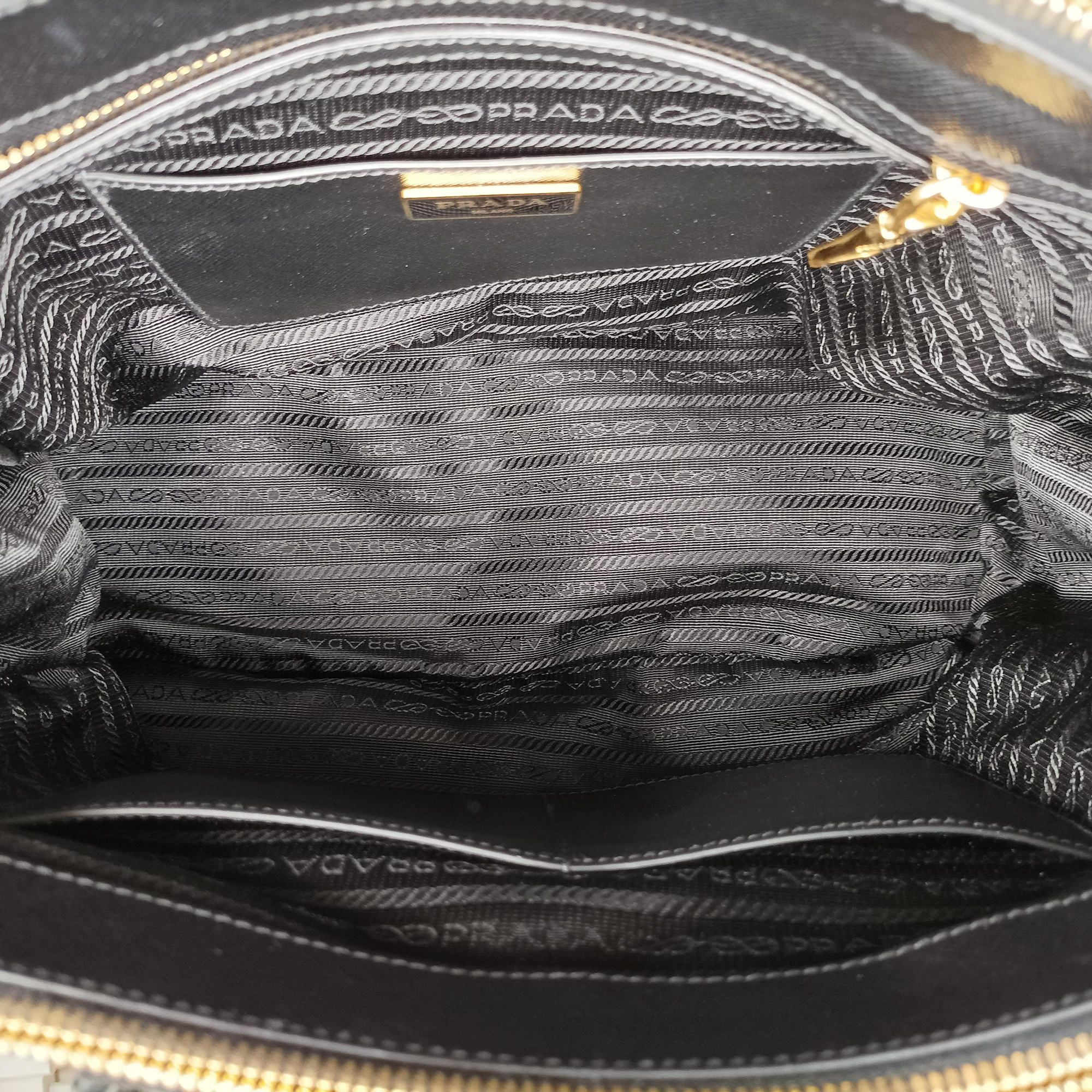 Galleria Black SAFFIANO Leather 1BA274 25ガレリア ブラック サフィアーノレザー 1BA274 25