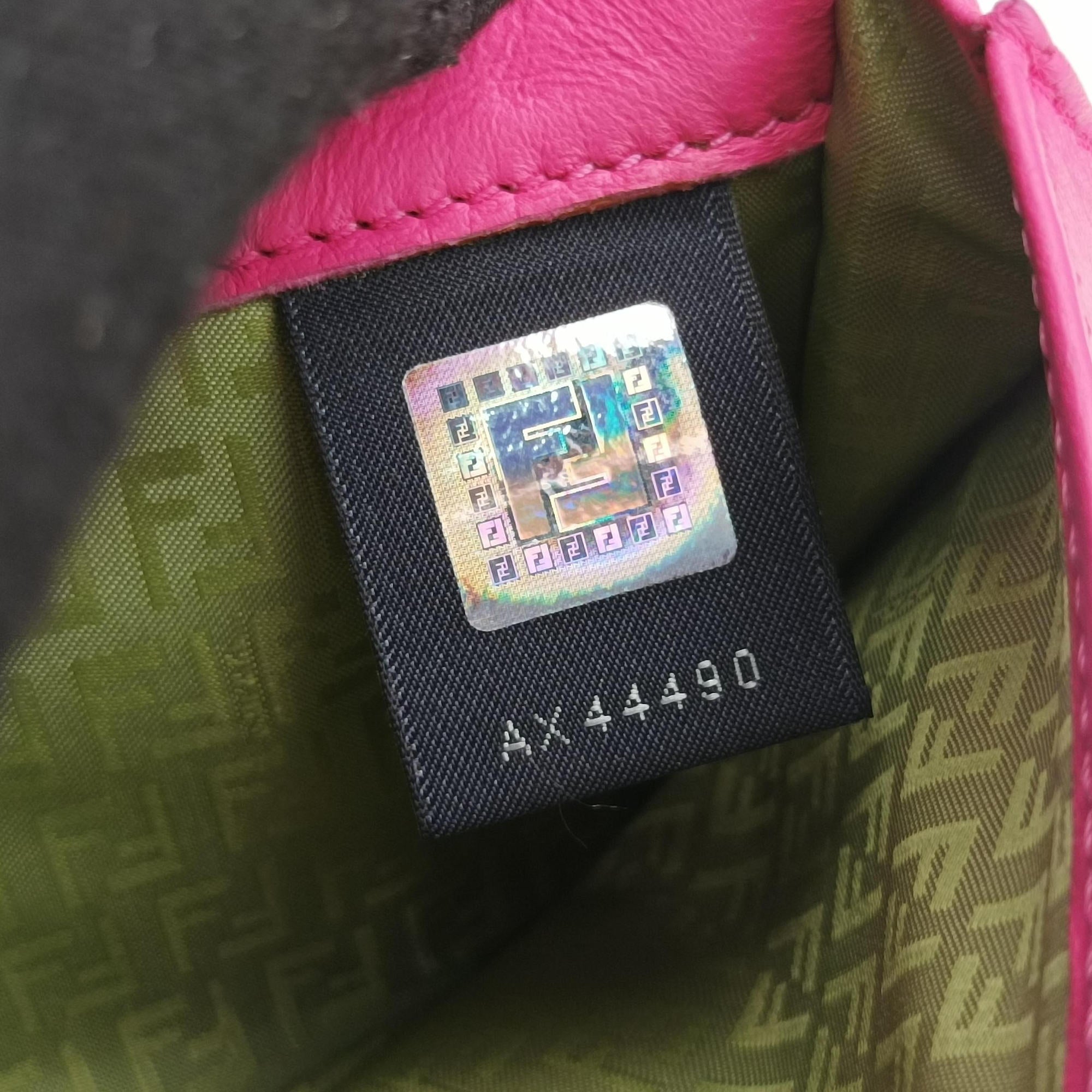 Embossed Logo Rose Leather 8M0219 2401-8M0219-YMY-089エンボス ロゴ ローズ レッド レザー 8M0219 2401-8M0219-YMY-089