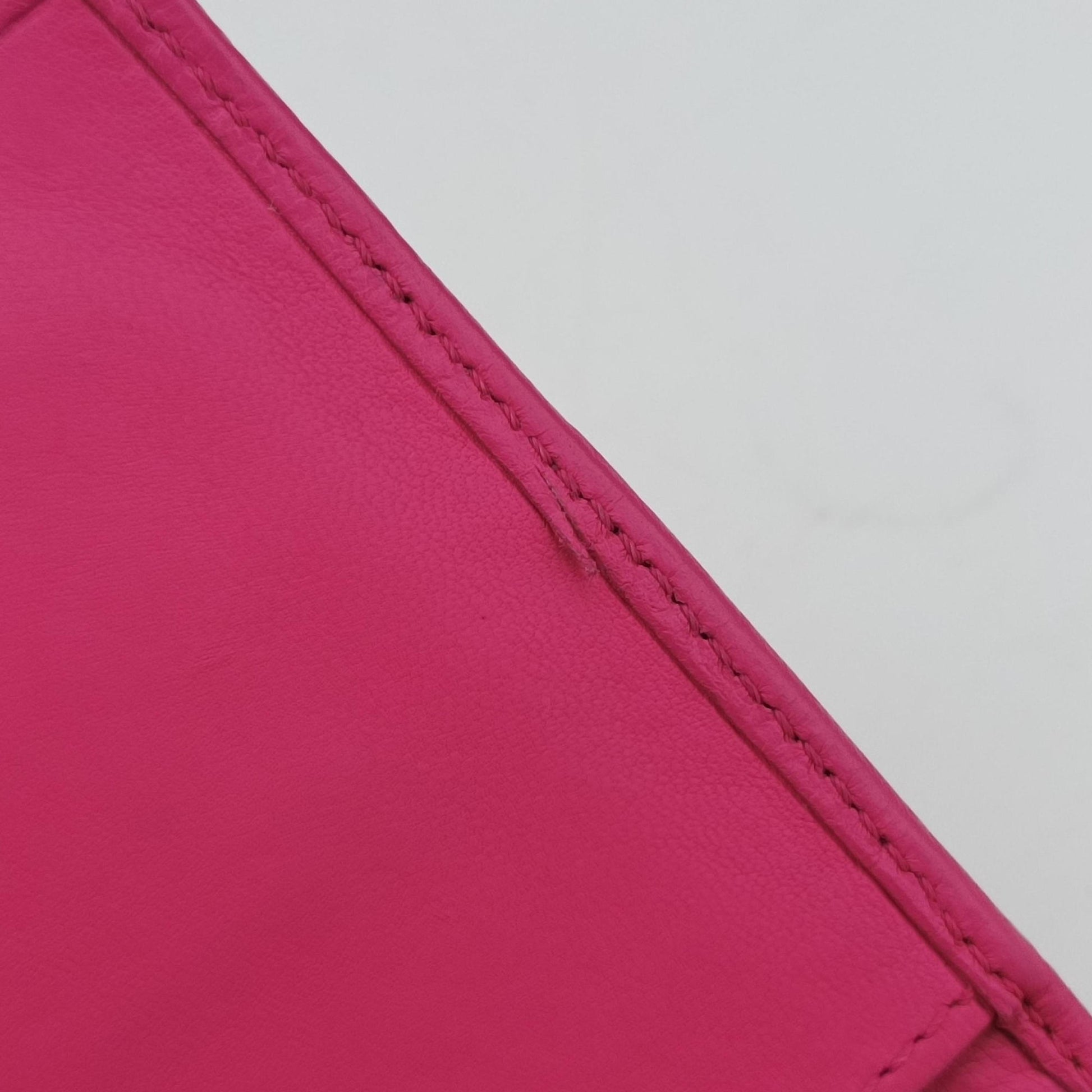 Embossed Logo Rose Leather 8M0219 2401-8M0219-YMY-089エンボス ロゴ ローズ レッド レザー 8M0219 2401-8M0219-YMY-089