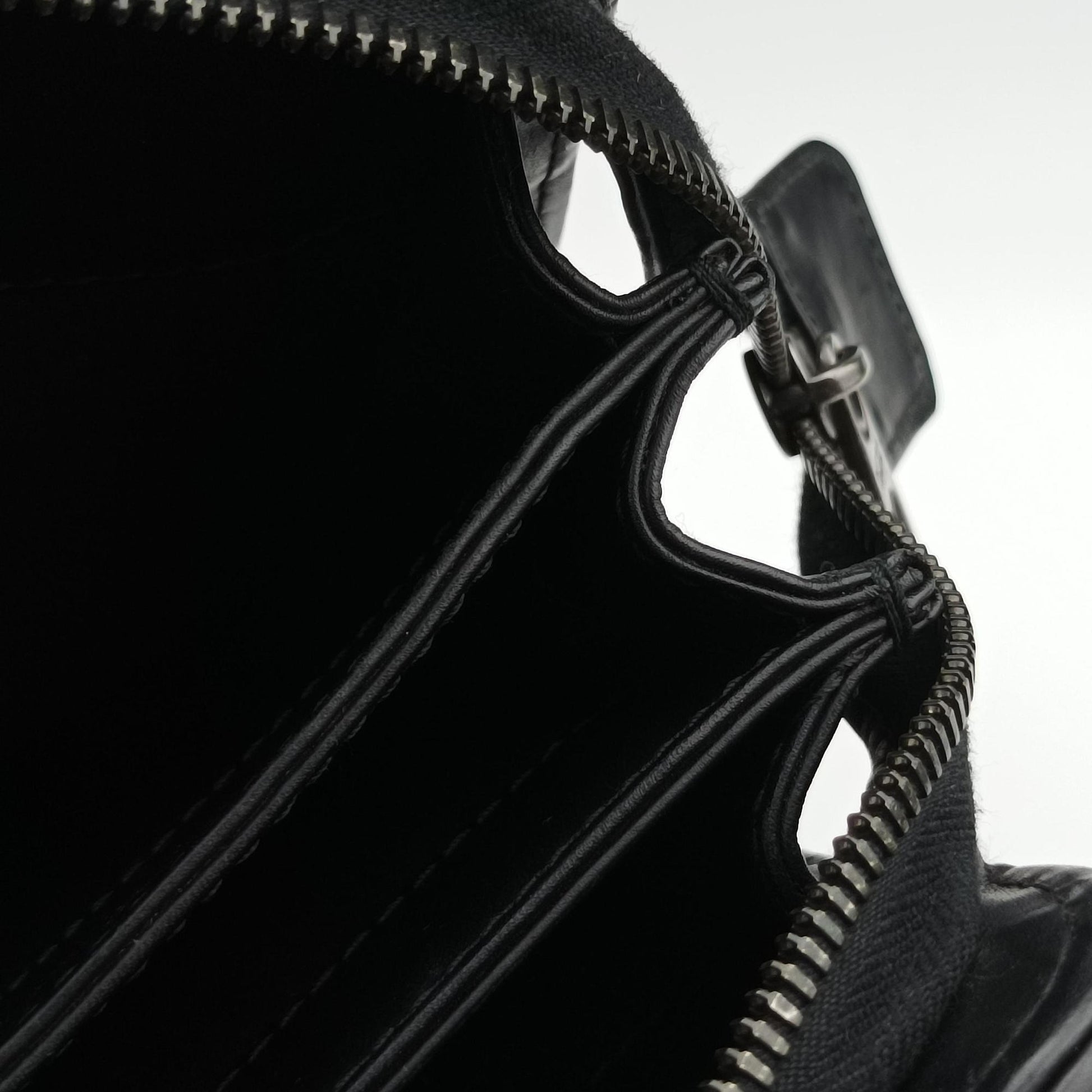 Intrecciato Black lambskin B00613120Nイントレチャート ブラック ラムスキン B00613120N