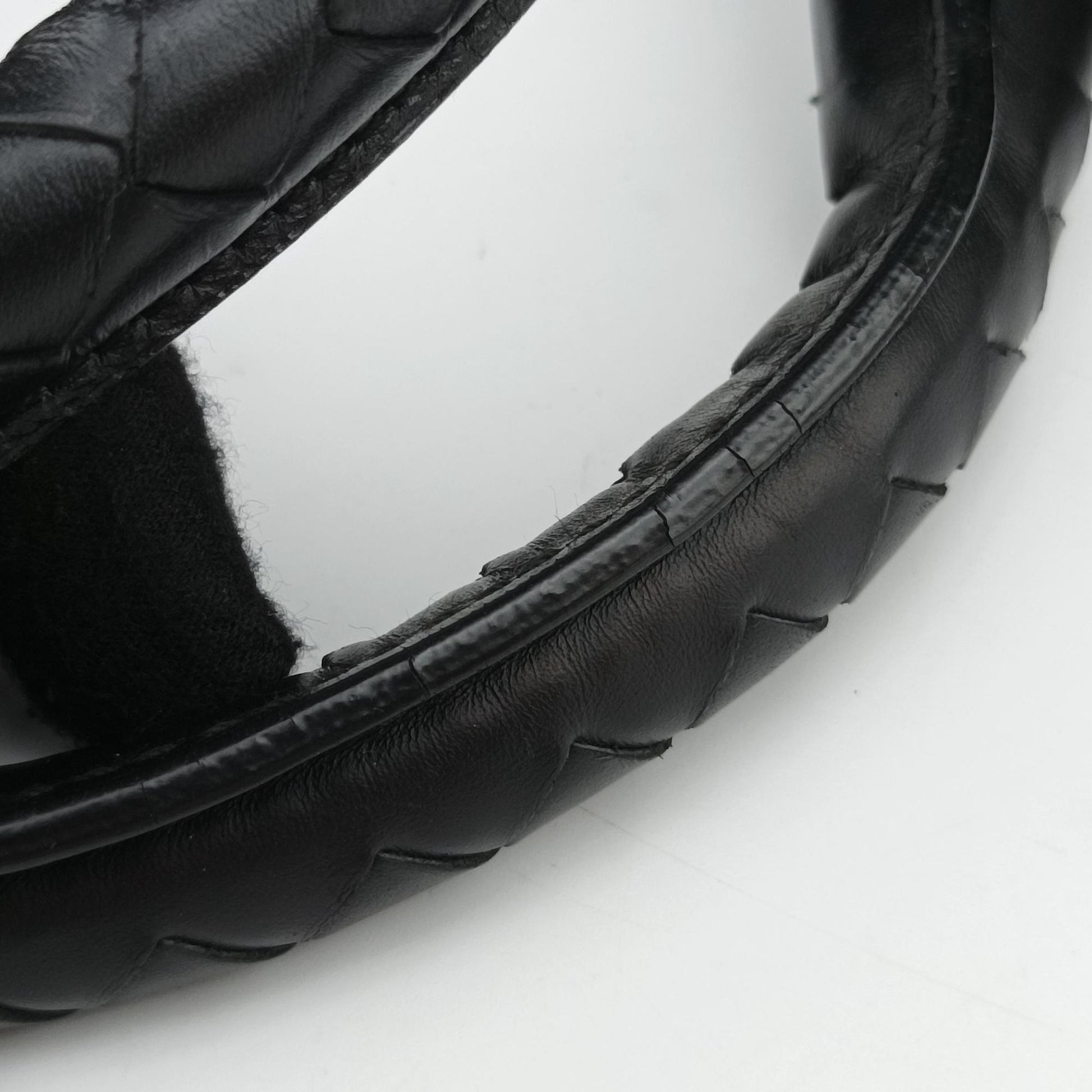 Intrecciato Black lambskin B00613120Nイントレチャート ブラック ラムスキン B00613120N