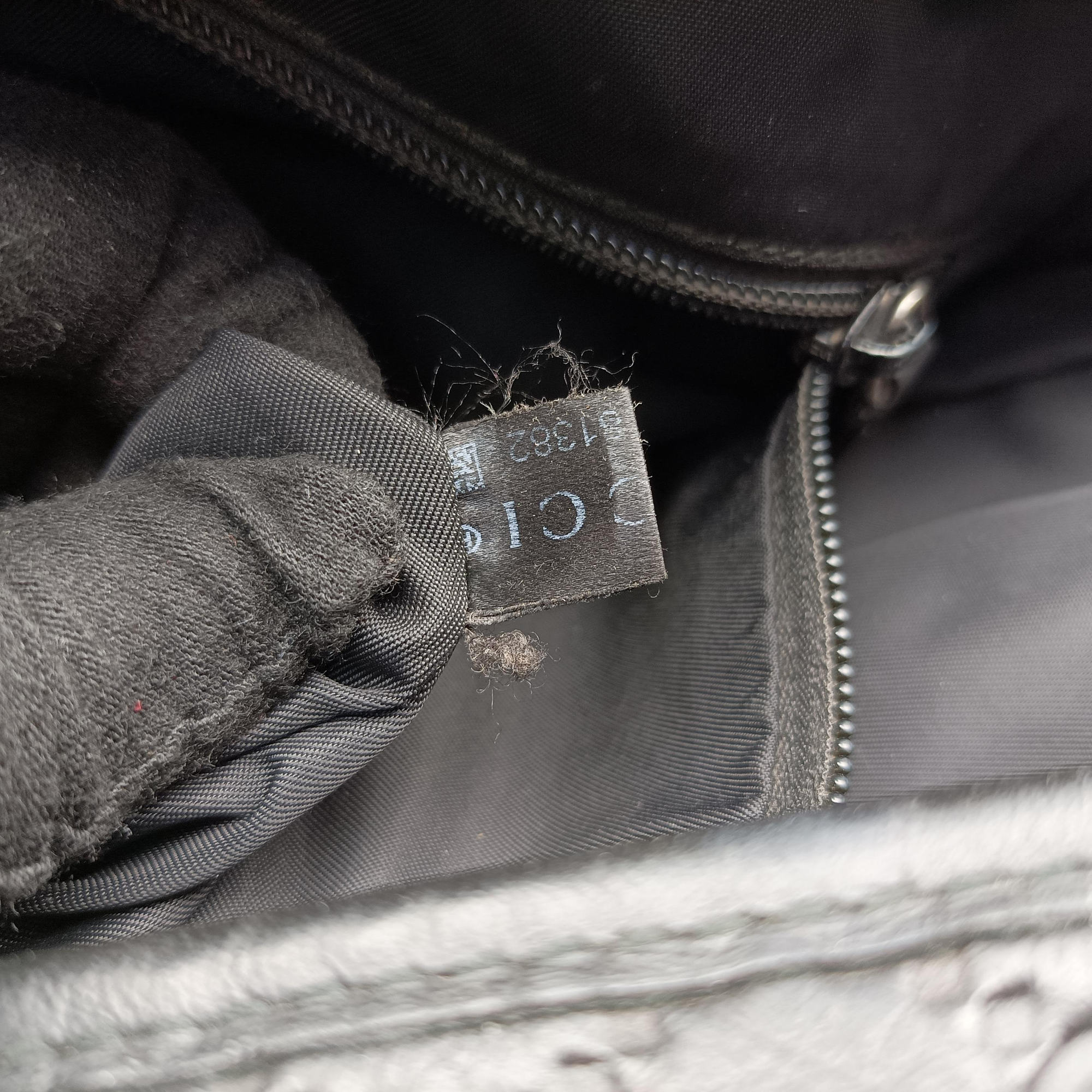 Guccissima Rubber Messenger Black Leather 246067 Lot number unknownグッチシマ ラバー メッセンジャー ブラック レザー 246067 製番不明