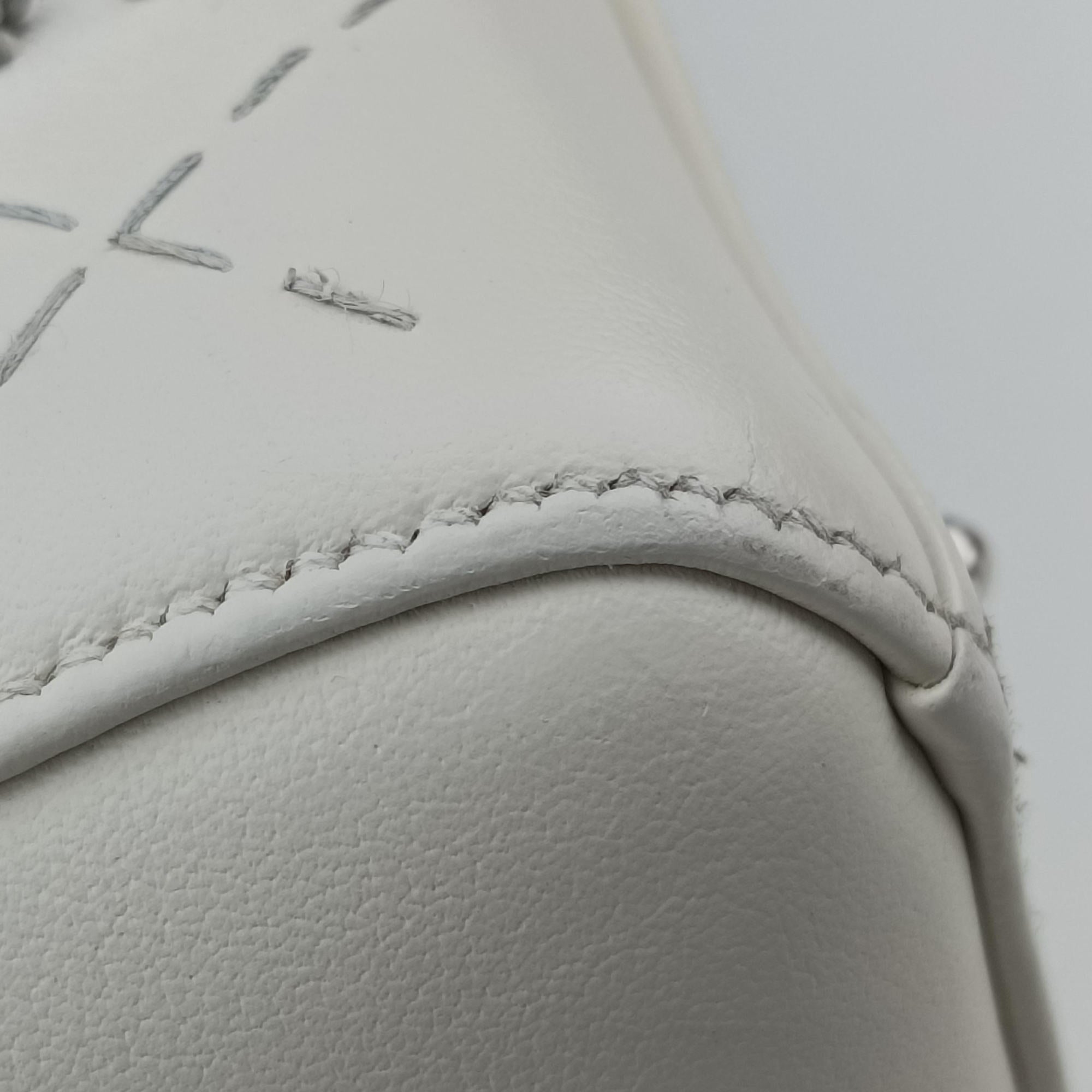 Lady Dior White leather 02-MA-0126レディ ディオール ホワイト レザー 02-MA-0126