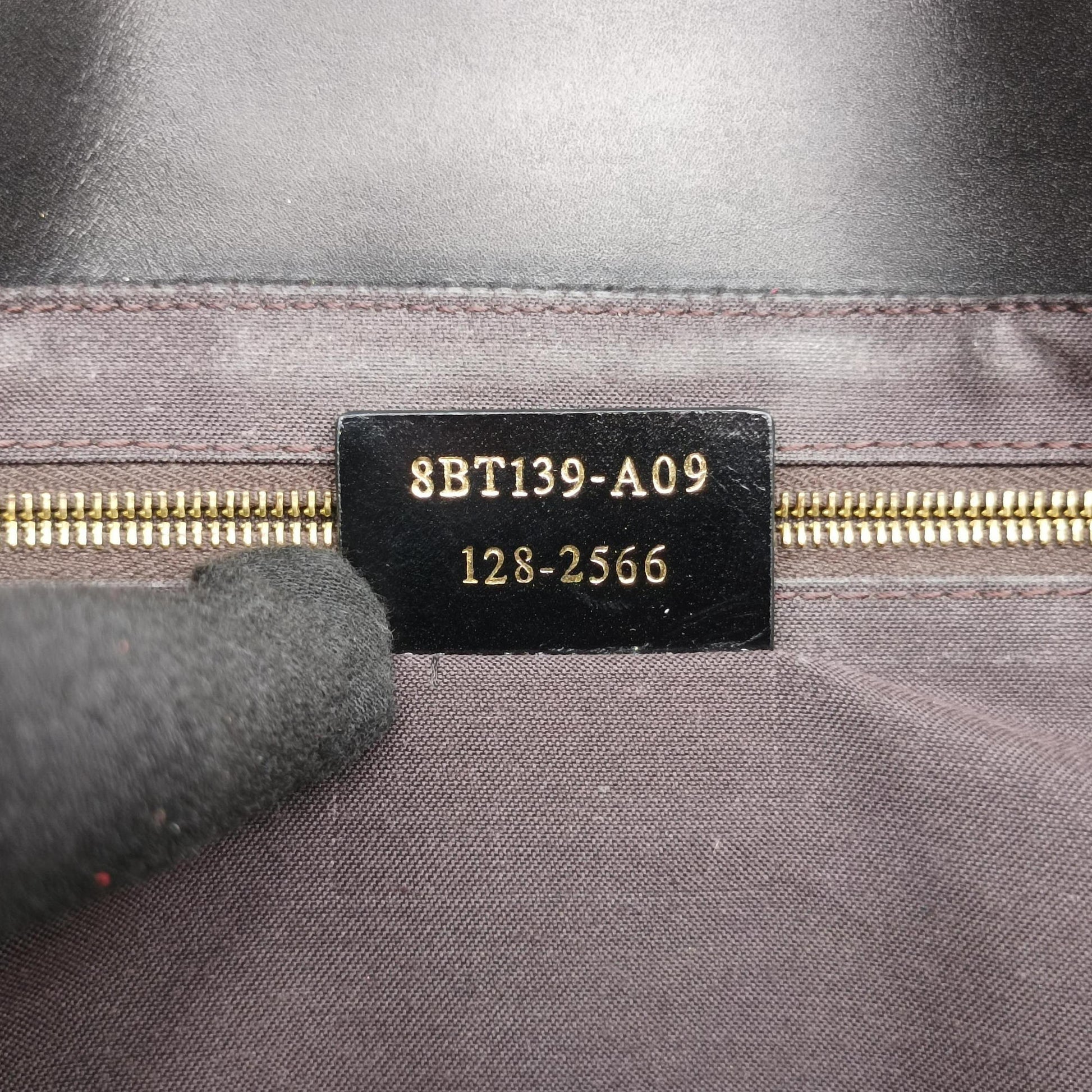 Baguette Chain Flap Black Leather 8BT139 8BT139-A09 128-2566マンマバケット ブラック レザー 8BT139 8BT139-A09 128-2566