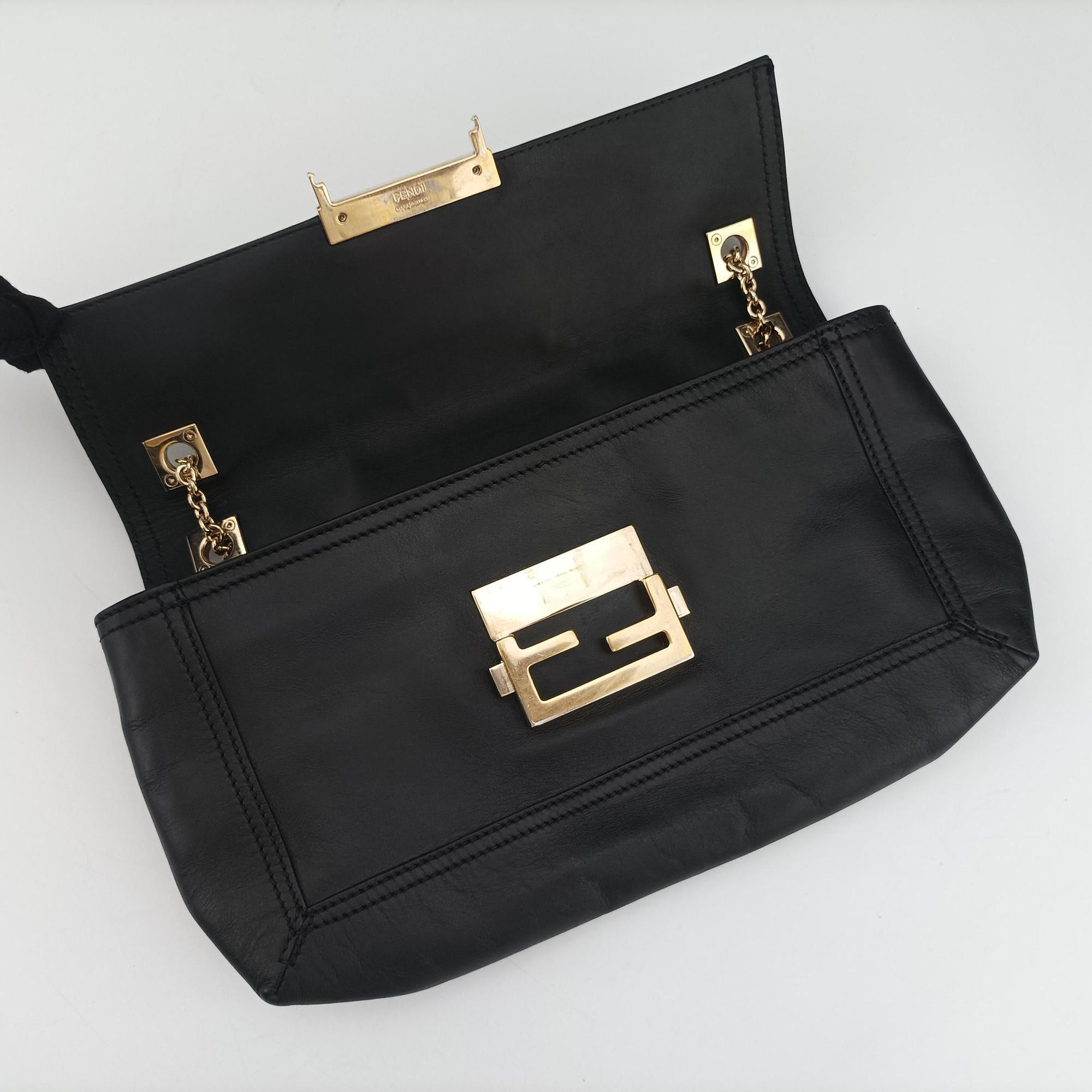 Baguette Chain Flap Black Leather 8BT139 8BT139-A09 128-2566マンマバケット ブラック レザー 8BT139 8BT139-A09 128-2566