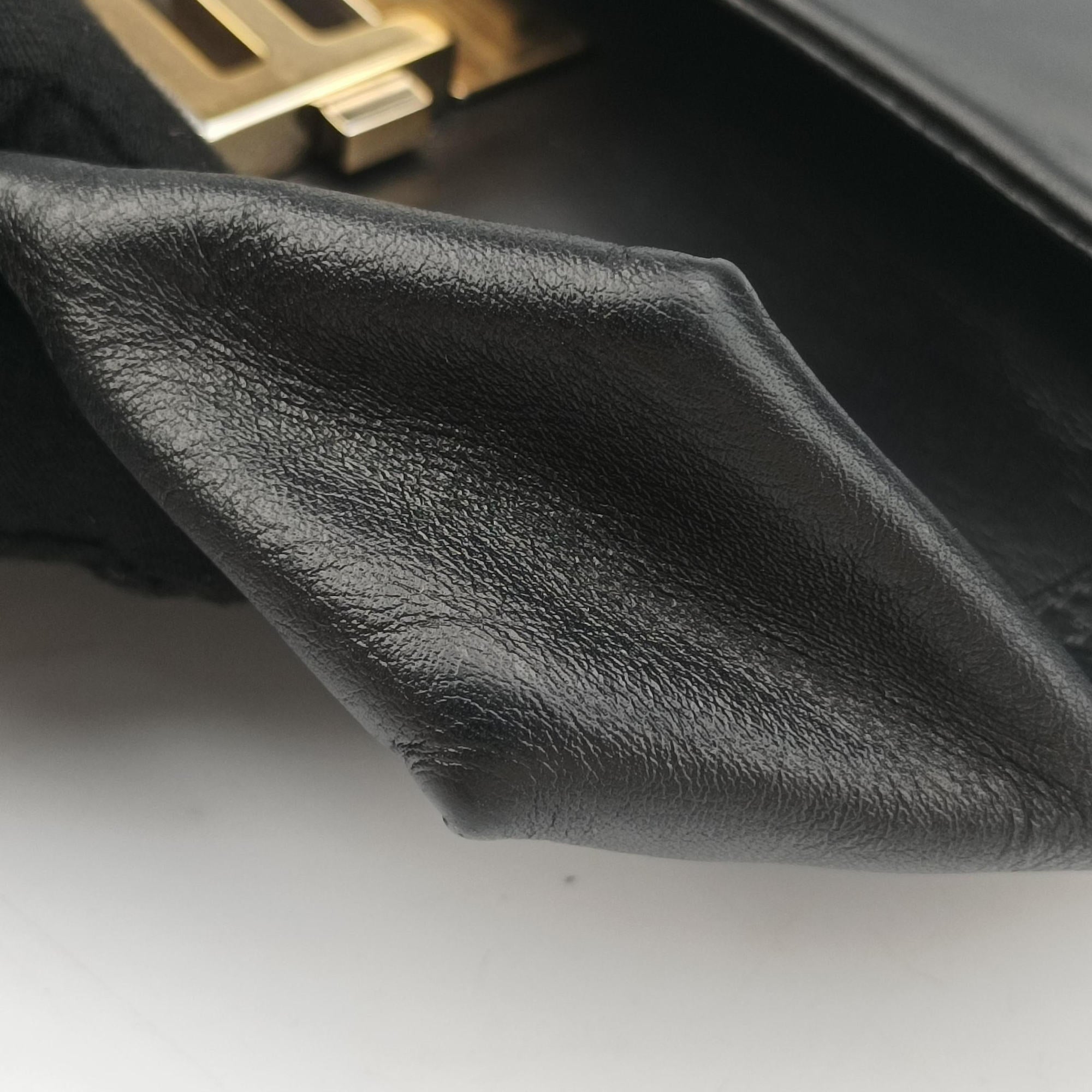 Baguette Chain Flap Black Leather 8BT139 8BT139-A09 128-2566マンマバケット ブラック レザー 8BT139 8BT139-A09 128-2566