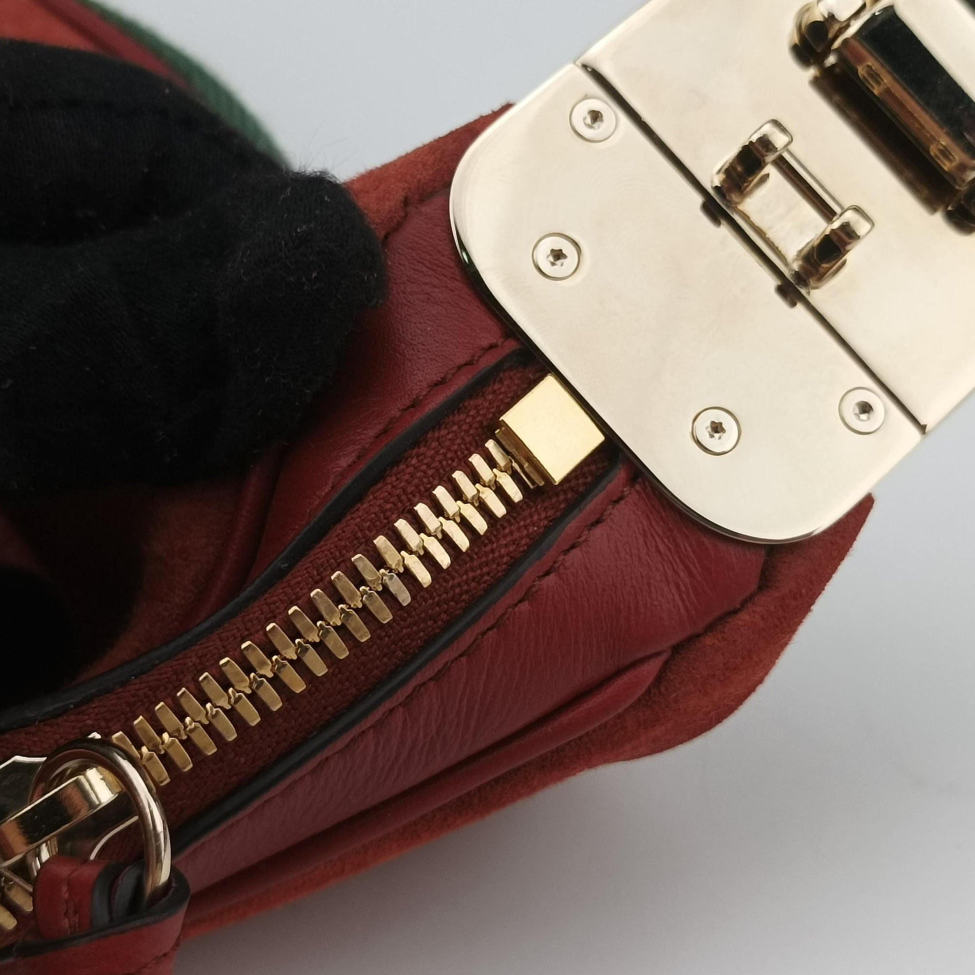 Attache G-Shaped Hook Rust Red Suede × Leather 702823 A038343624アタッシュ Gフック ラストレッド スエード × レザー 702823 A038343624