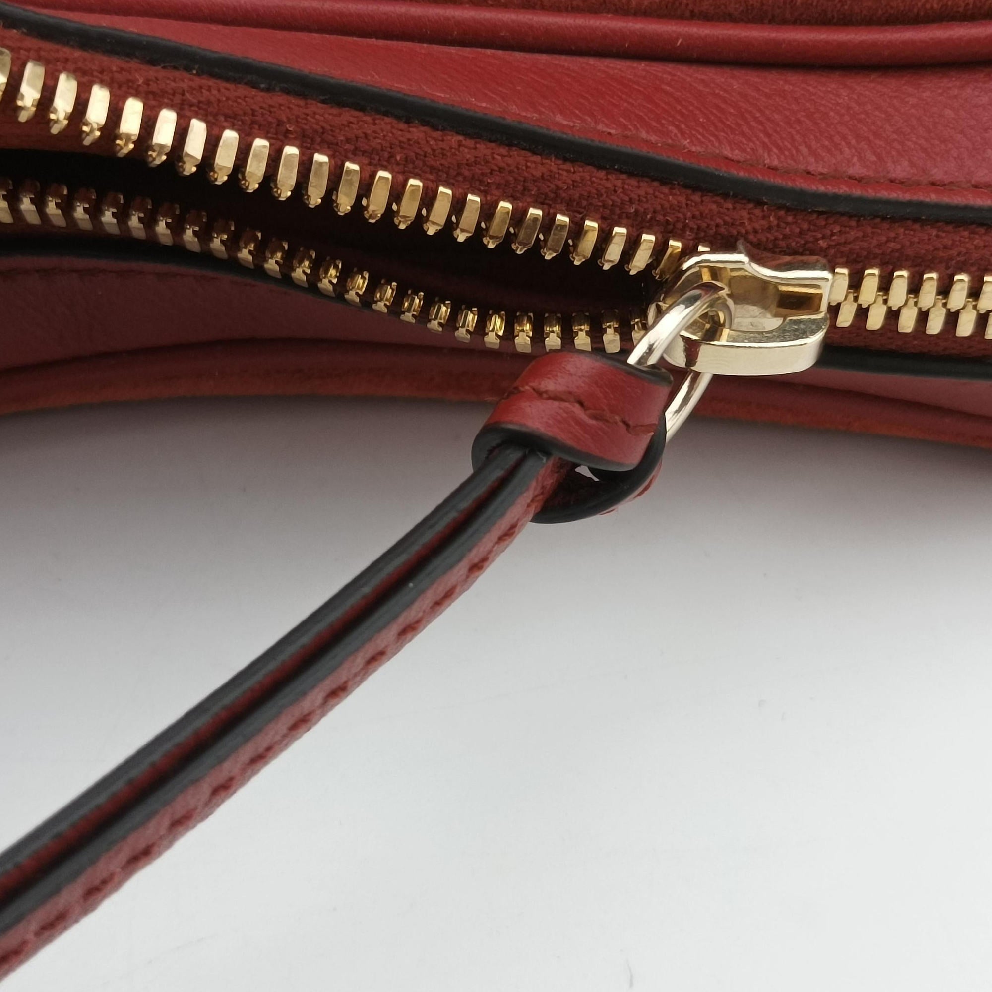 Attache G-Shaped Hook Rust Red Suede × Leather 702823 A038343624アタッシュ Gフック ラストレッド スエード × レザー 702823 A038343624