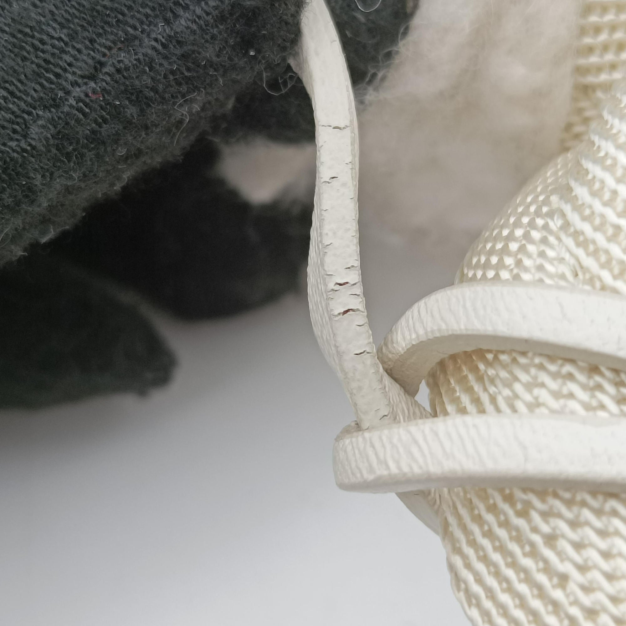 Re-Edition 2000 White Sheep Fur × Nylon Trims 1NE515 31/A3リエディション 2000 ホワイト シープファー × テスート 1NE515 31/A3