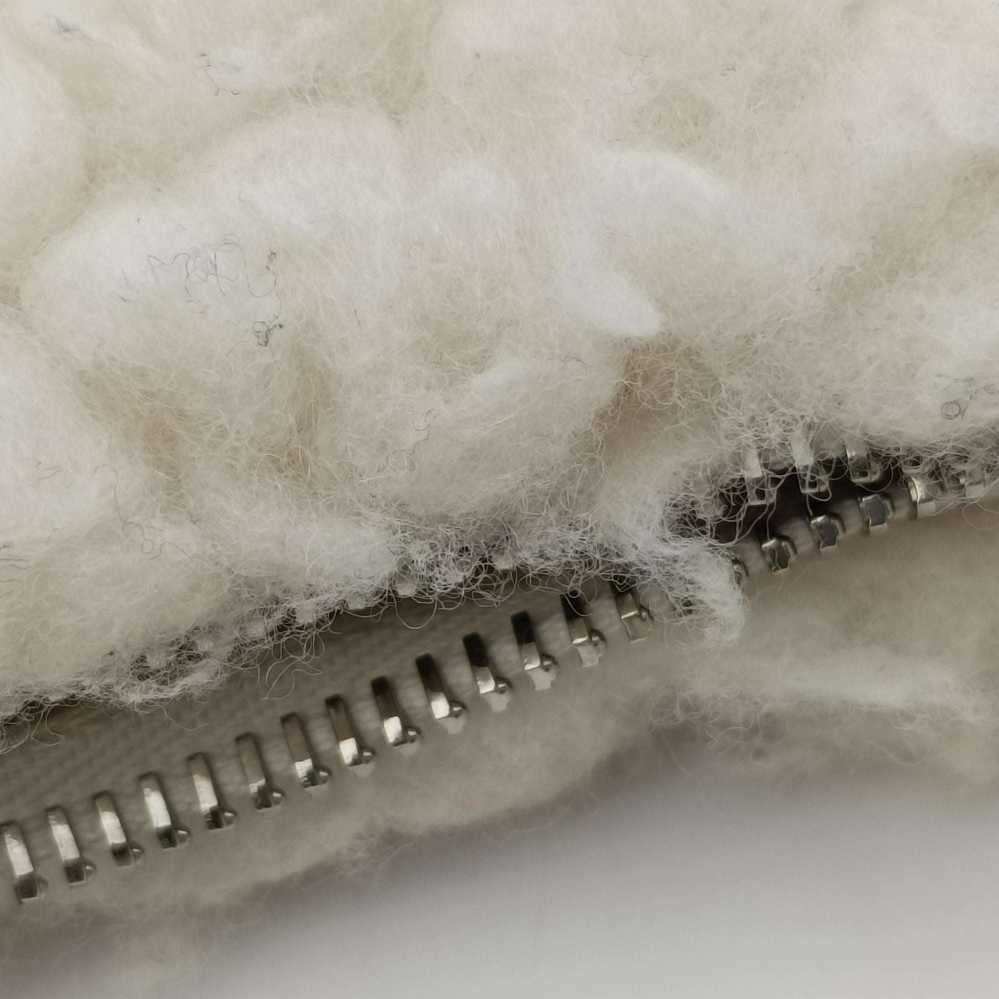 Re-Edition 2000 White Sheep Fur × Nylon Trims 1NE515 31/A3リエディション 2000 ホワイト シープファー × テスート 1NE515 31/A3