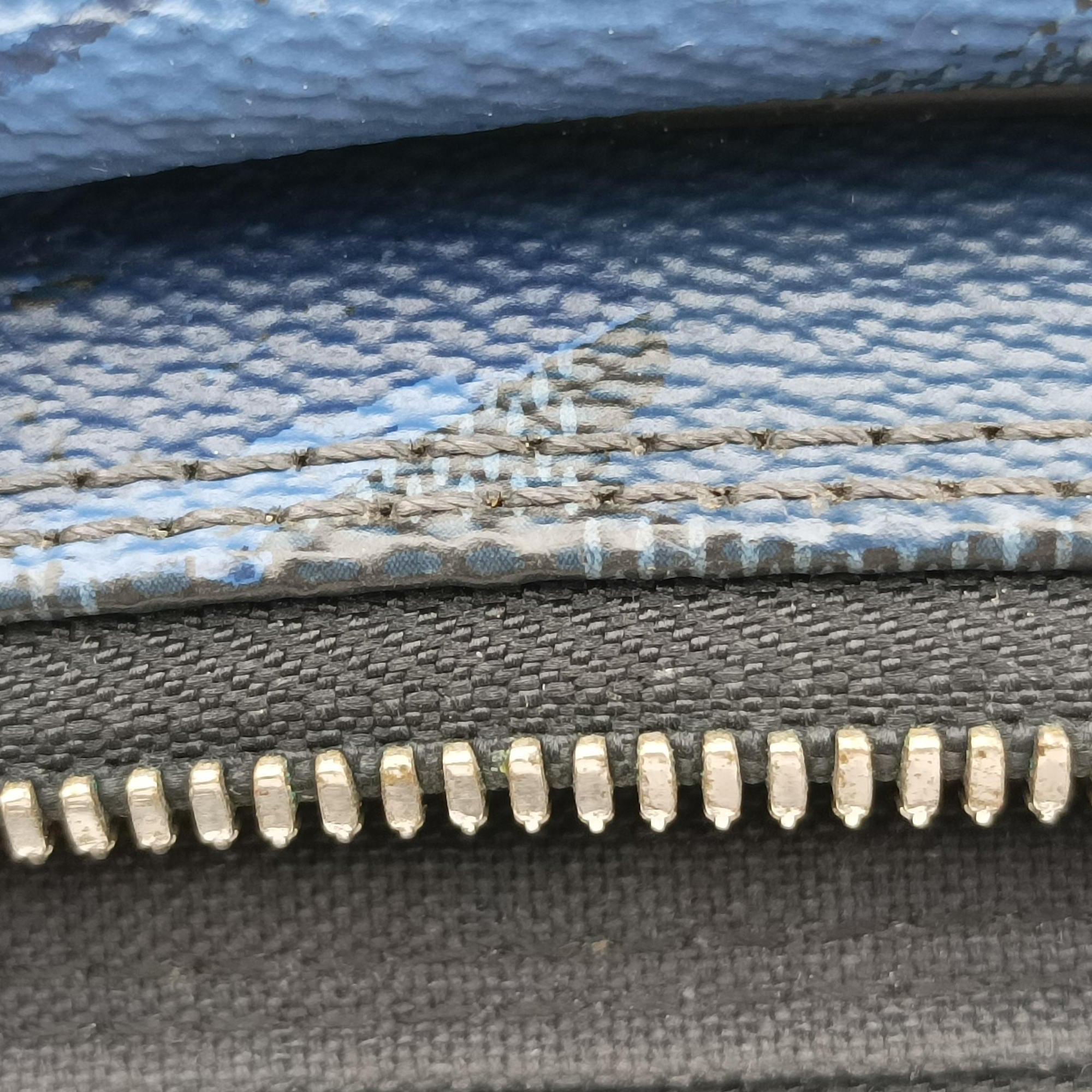 Porte Documents VoyagePM Blue Camouflage Damier Cobalt Canvas N41507 GI2136ポルトドキュマンヴォワヤージュPM ブルー カモフラージュ ダミエ コバルトキャンバス N41507 GI2136