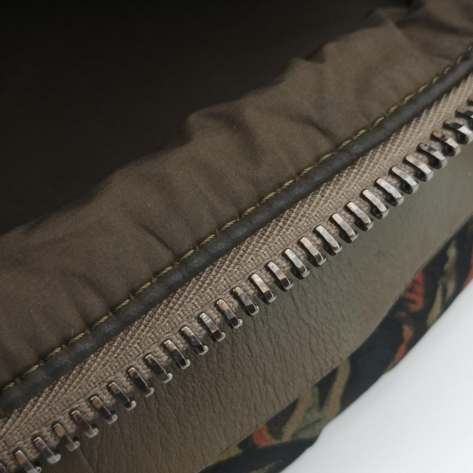 Rockstud Brown x Multicolor nylonx Leather TV IY0B0340NCSロックスタッド ブラウンxマルチカラー ナイロンx レザー TV IY0B0340NCS