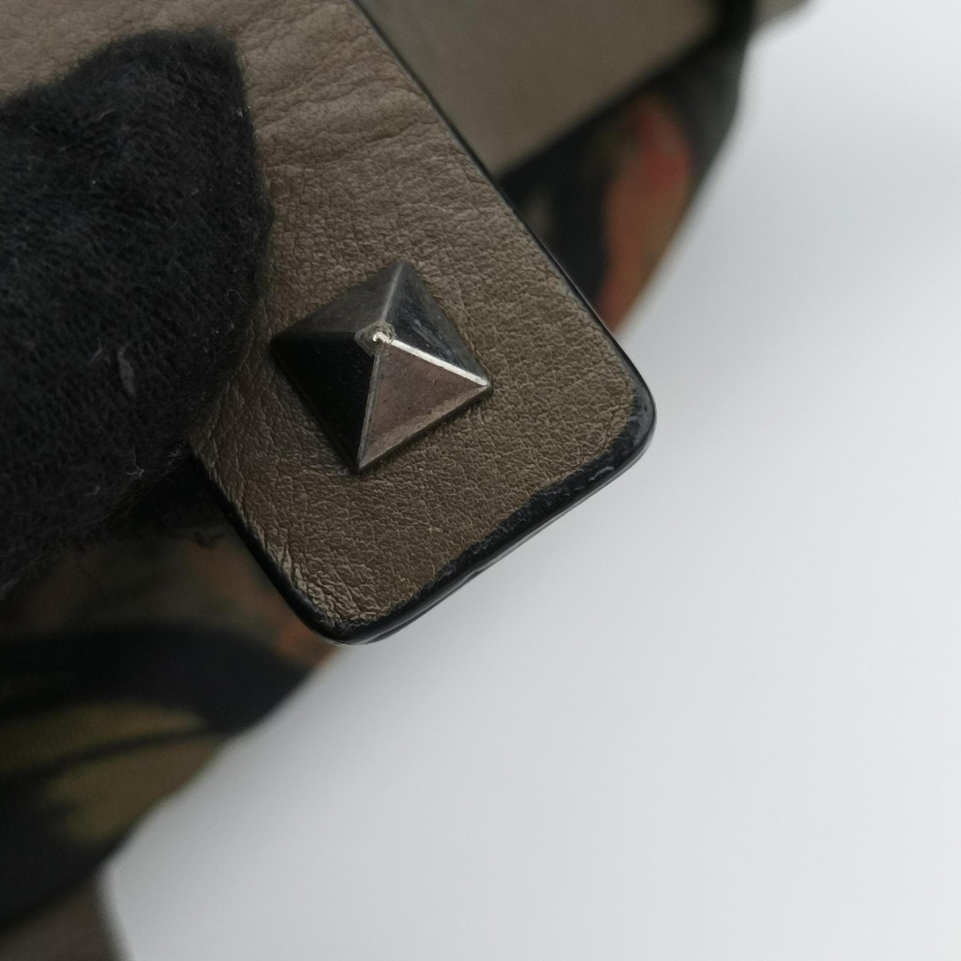 Rockstud Brown x Multicolor nylonx Leather TV IY0B0340NCSロックスタッド ブラウンxマルチカラー ナイロンx レザー TV IY0B0340NCS