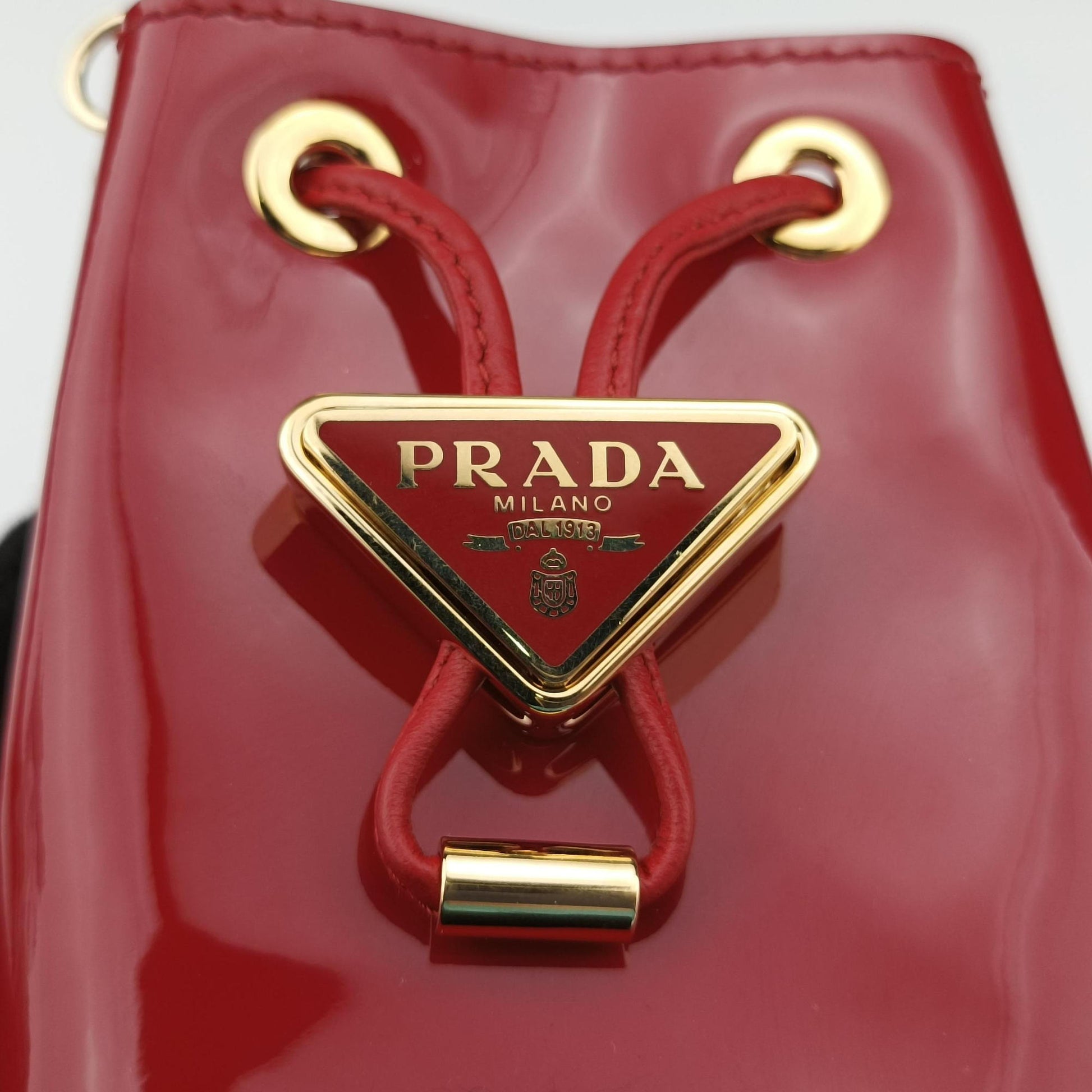 Mini Drawstring Red Enamel 1NR016 42巾着型 ミニ レッド エナメル 1NR016 42