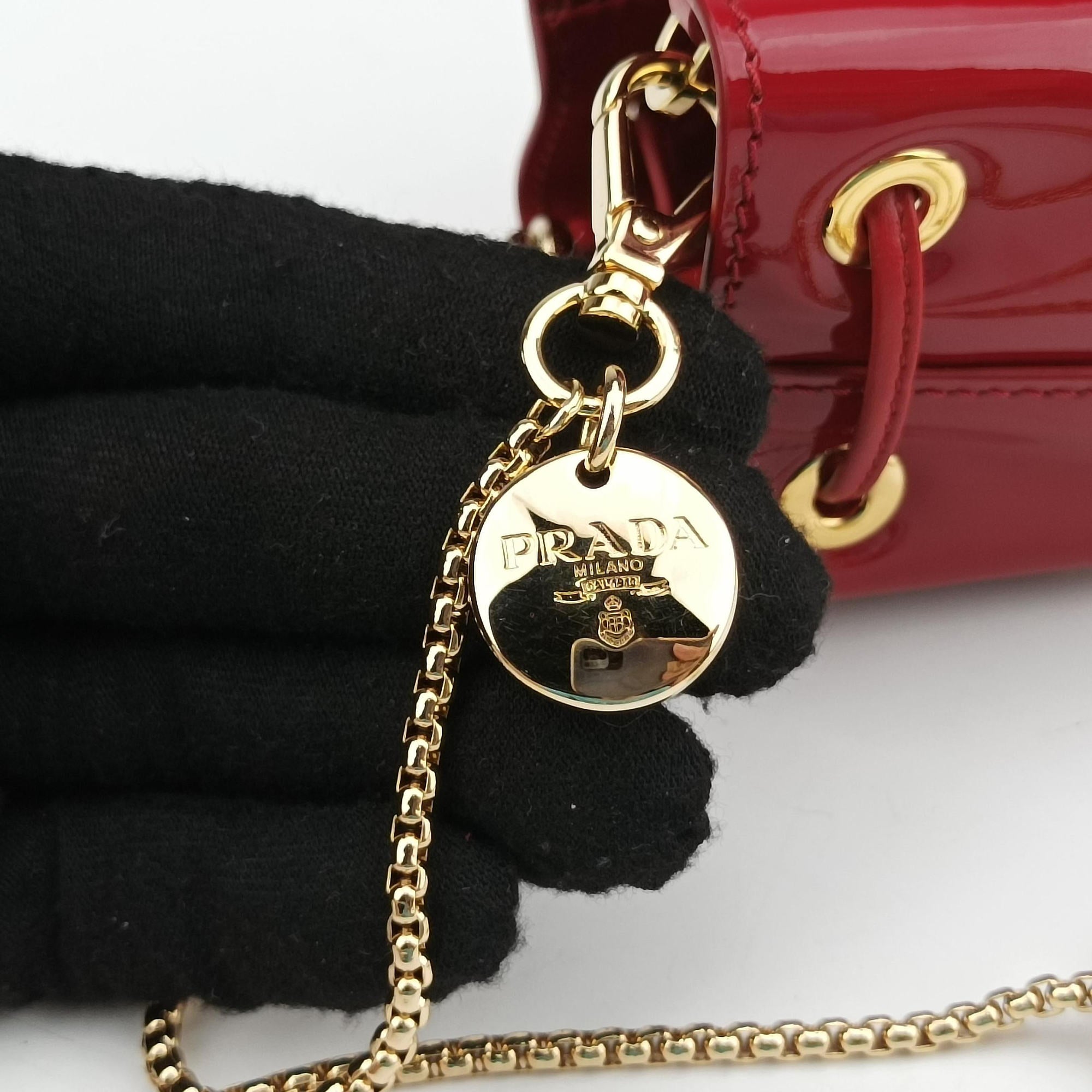 Mini Drawstring Red Enamel 1NR016 42巾着型 ミニ レッド エナメル 1NR016 42