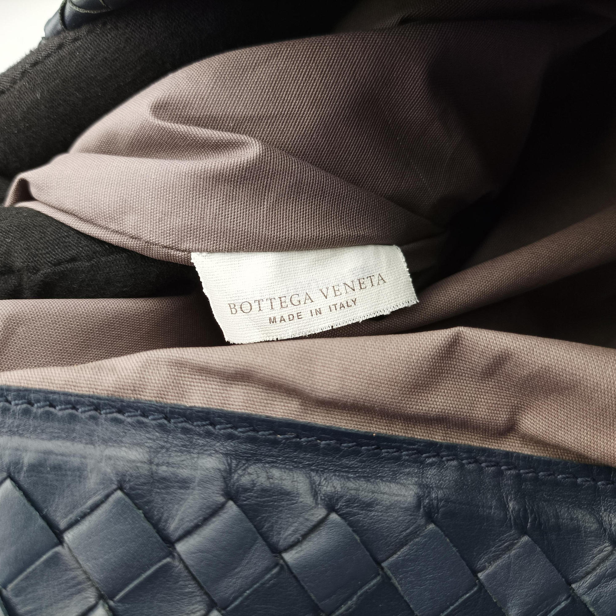 Intrecciato Briefcase Navy lambskin B05100682Rイントレチャート ブリーフケース ネイビー ラムスキン B05100682R