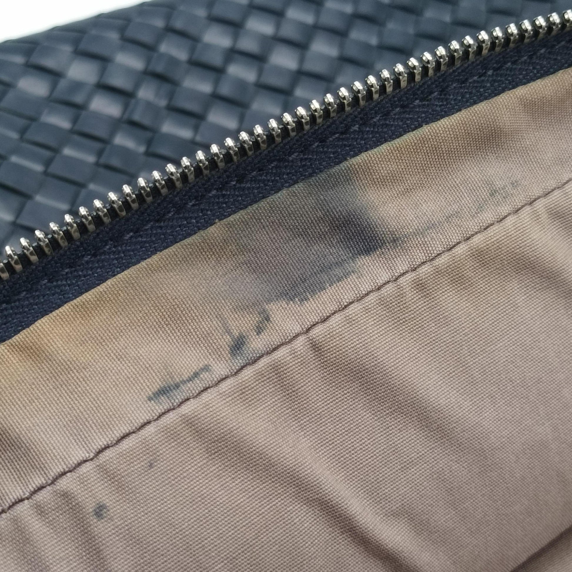 Intrecciato Briefcase Navy lambskin B05100682Rイントレチャート ブリーフケース ネイビー ラムスキン B05100682R