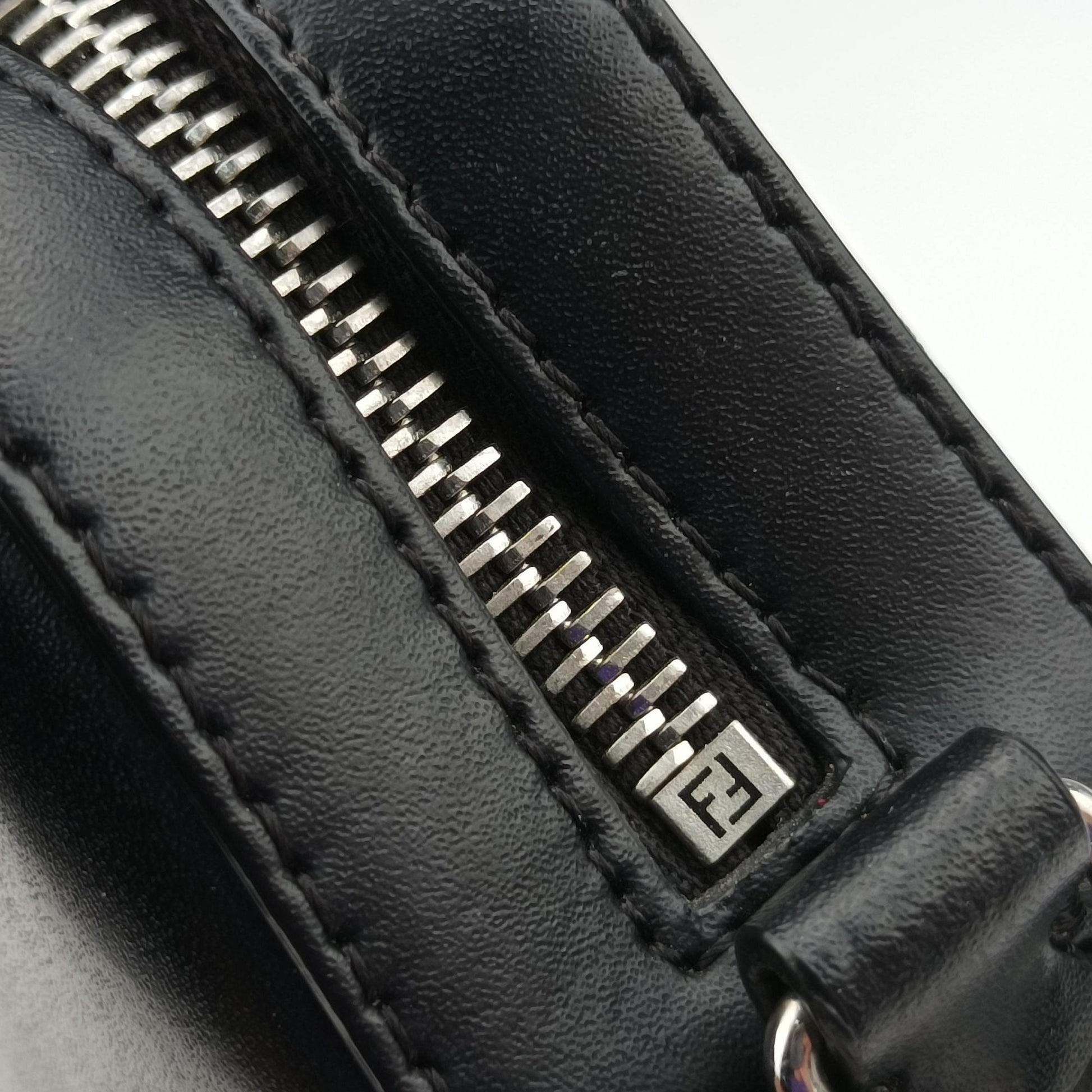 Camera case Brown × Black × Red PVC Coated Canvas × Leather 7M0286 7M0286 A9XS 208-0897キャム ブラウン × ブラック × レッド PVCコーティングキャンバス × レザー 7M0286 7M0286 A9XS 208-0897