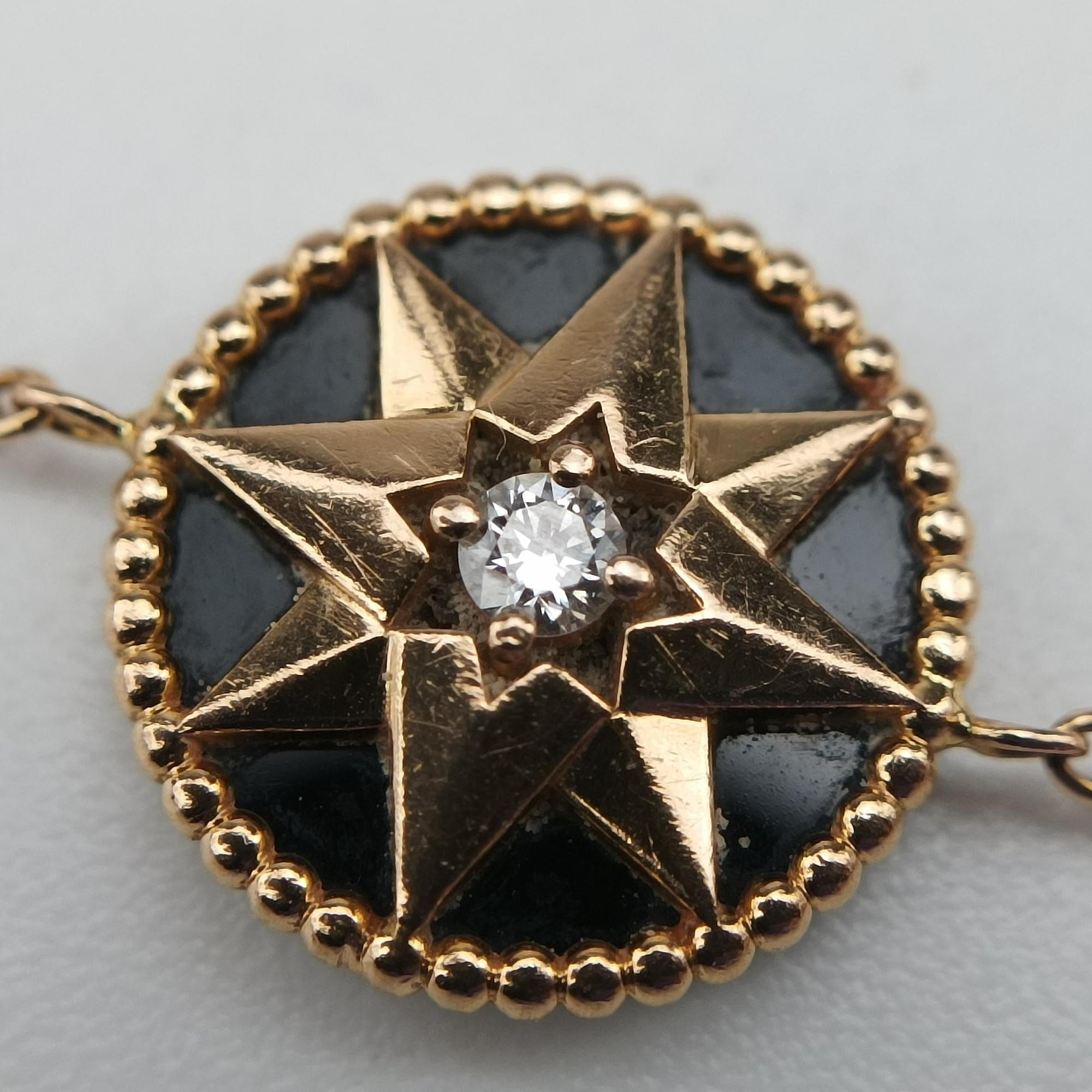 Rose des Vents medallion　 Black×golden AU750 073260ローズデヴァン メダリオン ブラック×ゴールド AU750 073260