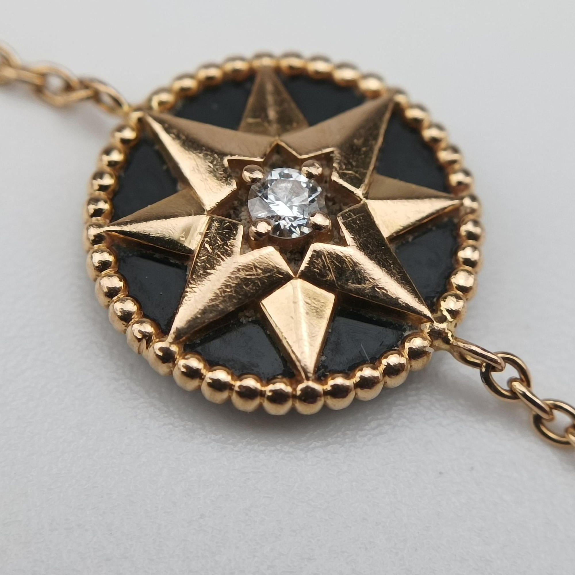Rose des Vents medallion　 Black×golden AU750 073260ローズデヴァン メダリオン ブラック×ゴールド AU750 073260