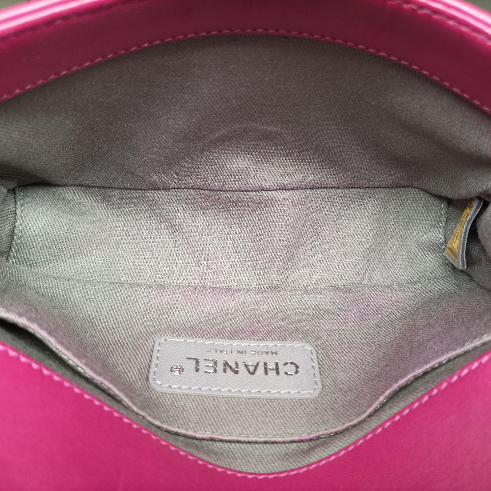 BOY CHANEL Rose velour A67416 17331264ボーイシャネル ローズ レッド ベロア A67416 17331264