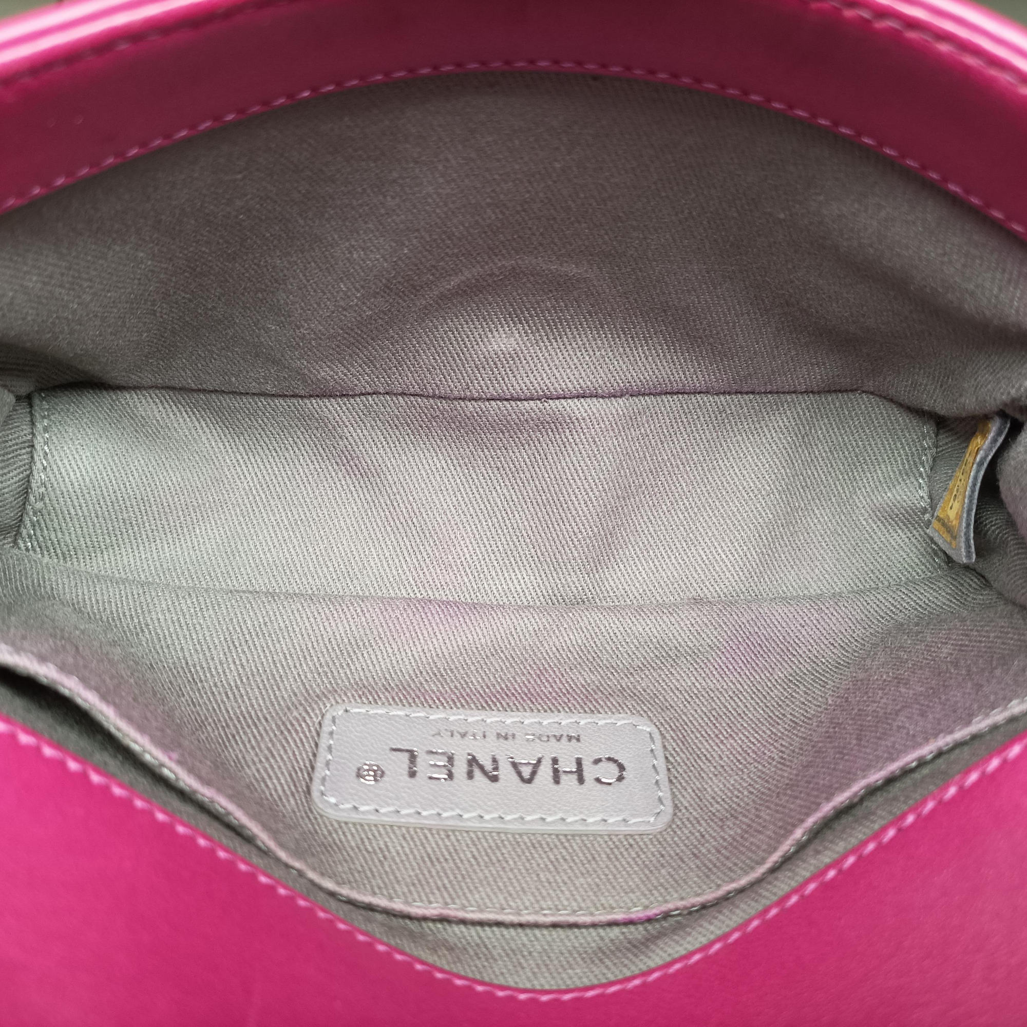 BOY CHANEL Rose velour A67416 17331264ボーイシャネル ローズ レッド ベロア A67416 17331264