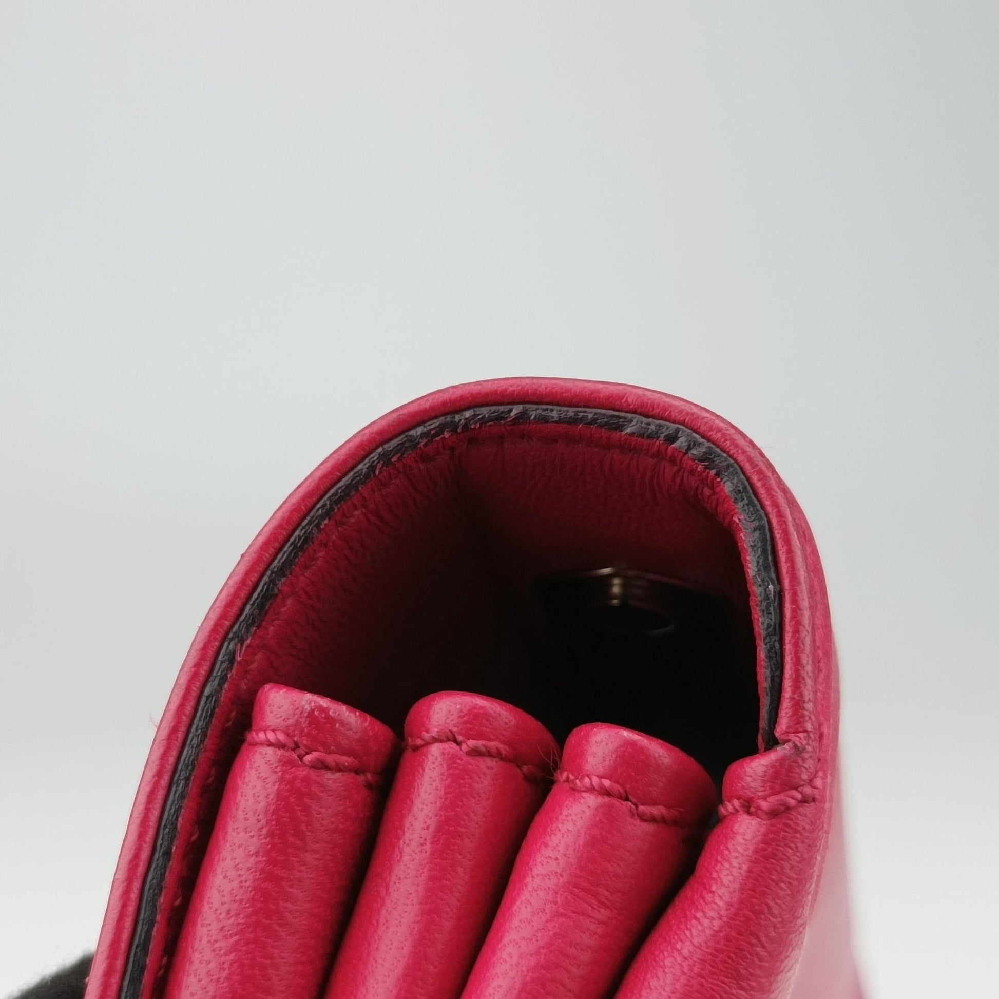 Rockstud Va Va Voom Rose Leather BU F 975 1ロックスタッズ ヴァ ヴァ ヴーム ローズ レッド レザー BU F 975 1