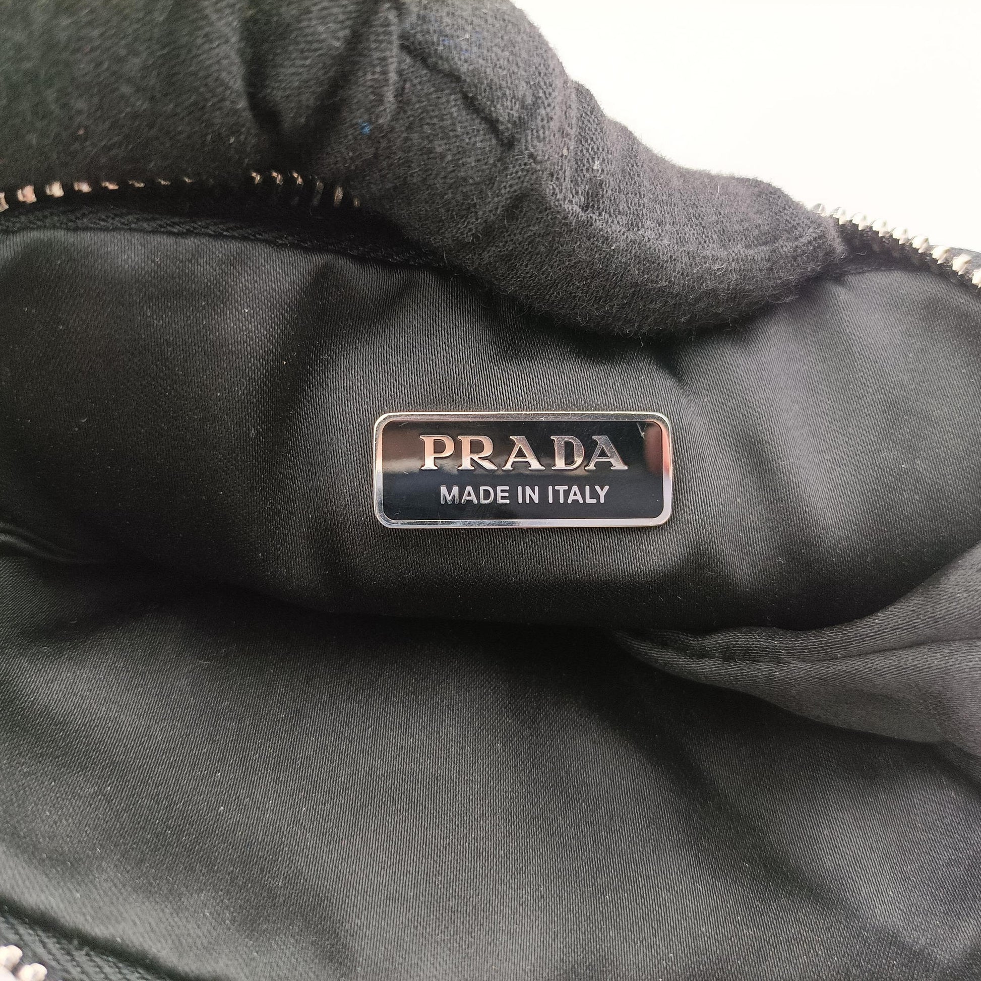Triangle Crystal Black Leather 1NR015 42トライアングル ブラック レザー 1NR015 42