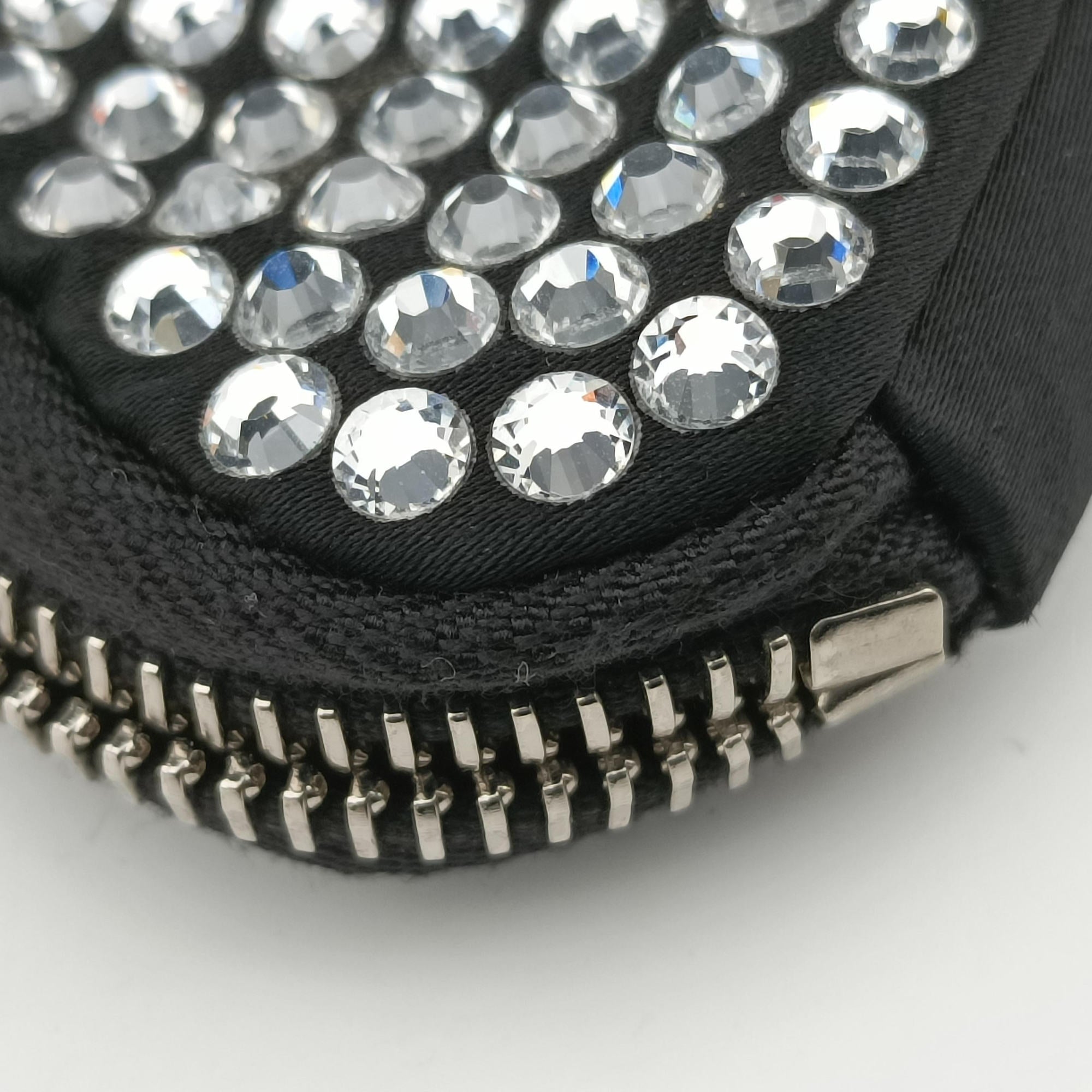 Triangle Crystal Black Leather 1NR015 42トライアングル ブラック レザー 1NR015 42