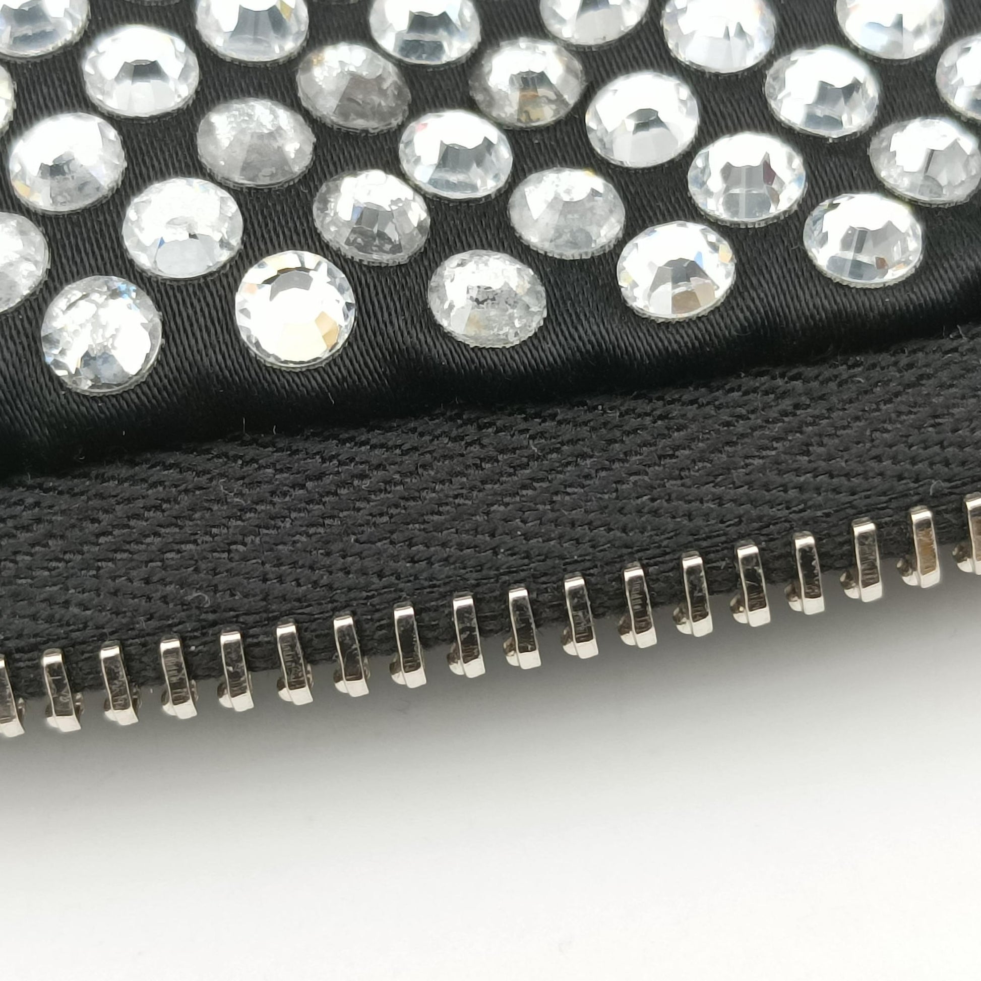 Triangle Crystal Black Leather 1NR015 42トライアングル ブラック レザー 1NR015 42