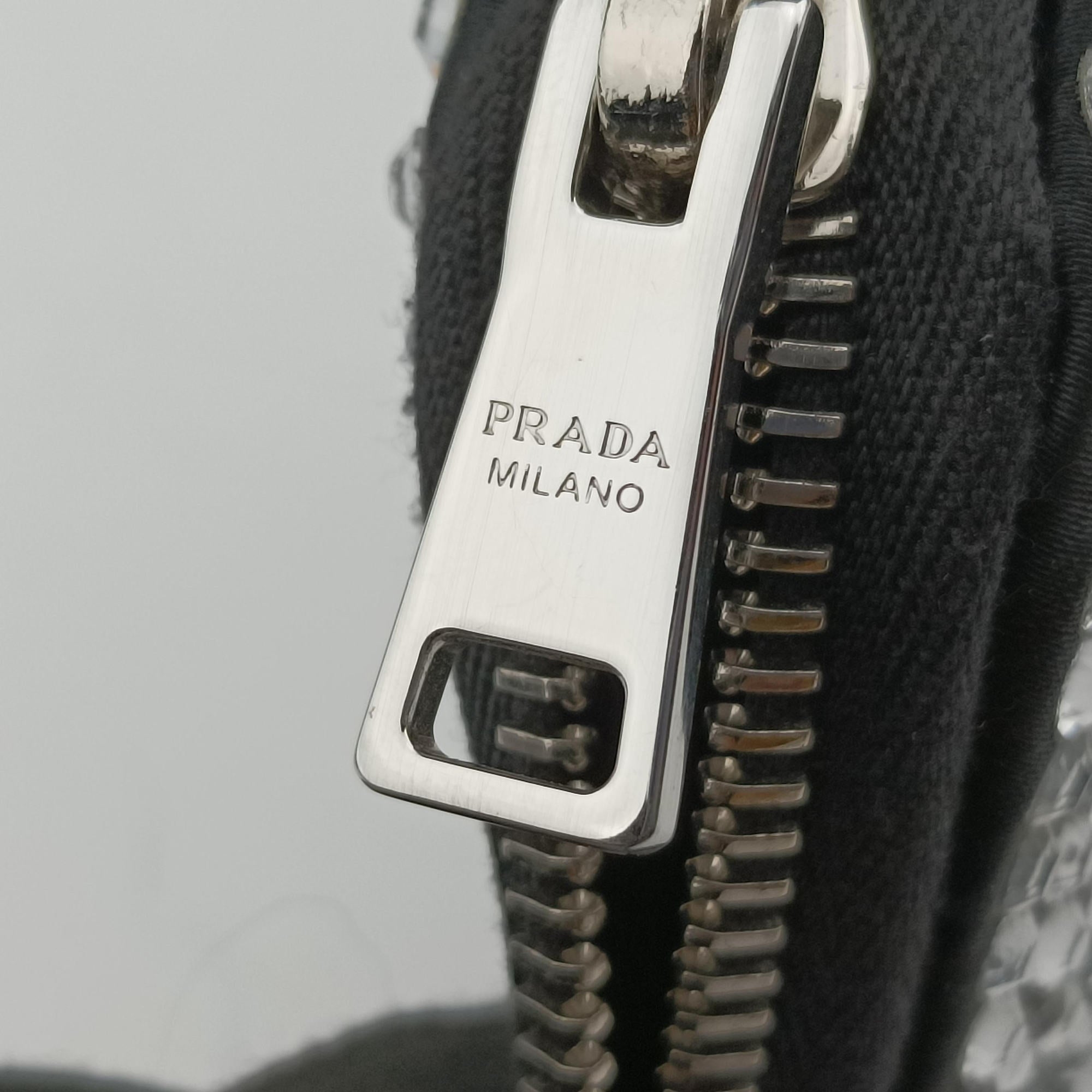 Triangle Crystal Black Leather 1NR015 42トライアングル ブラック レザー 1NR015 42