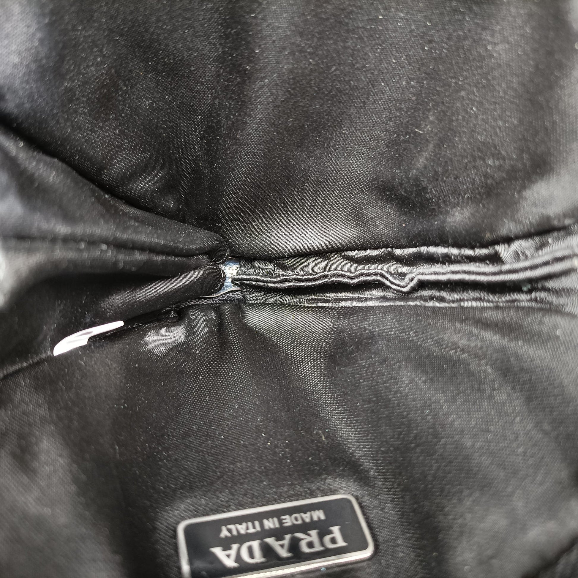 Triangle Crystal Black Leather 1NR015 42トライアングル ブラック レザー 1NR015 42