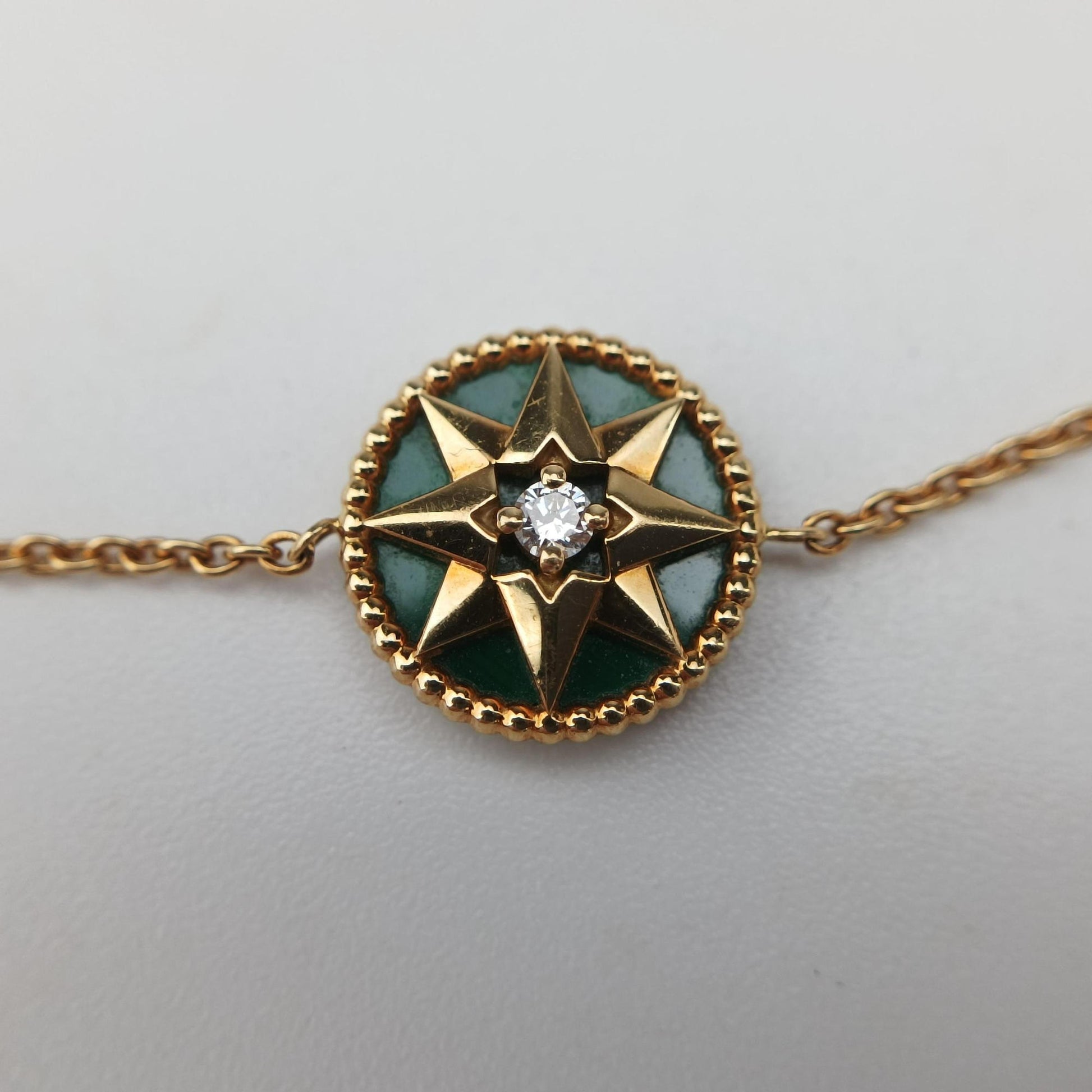 Rose des Vents medallion　 Black×Yellowgolden AU750 255630ローズデヴァン メダリオン ブラック×イェローゴールド AU750 255630