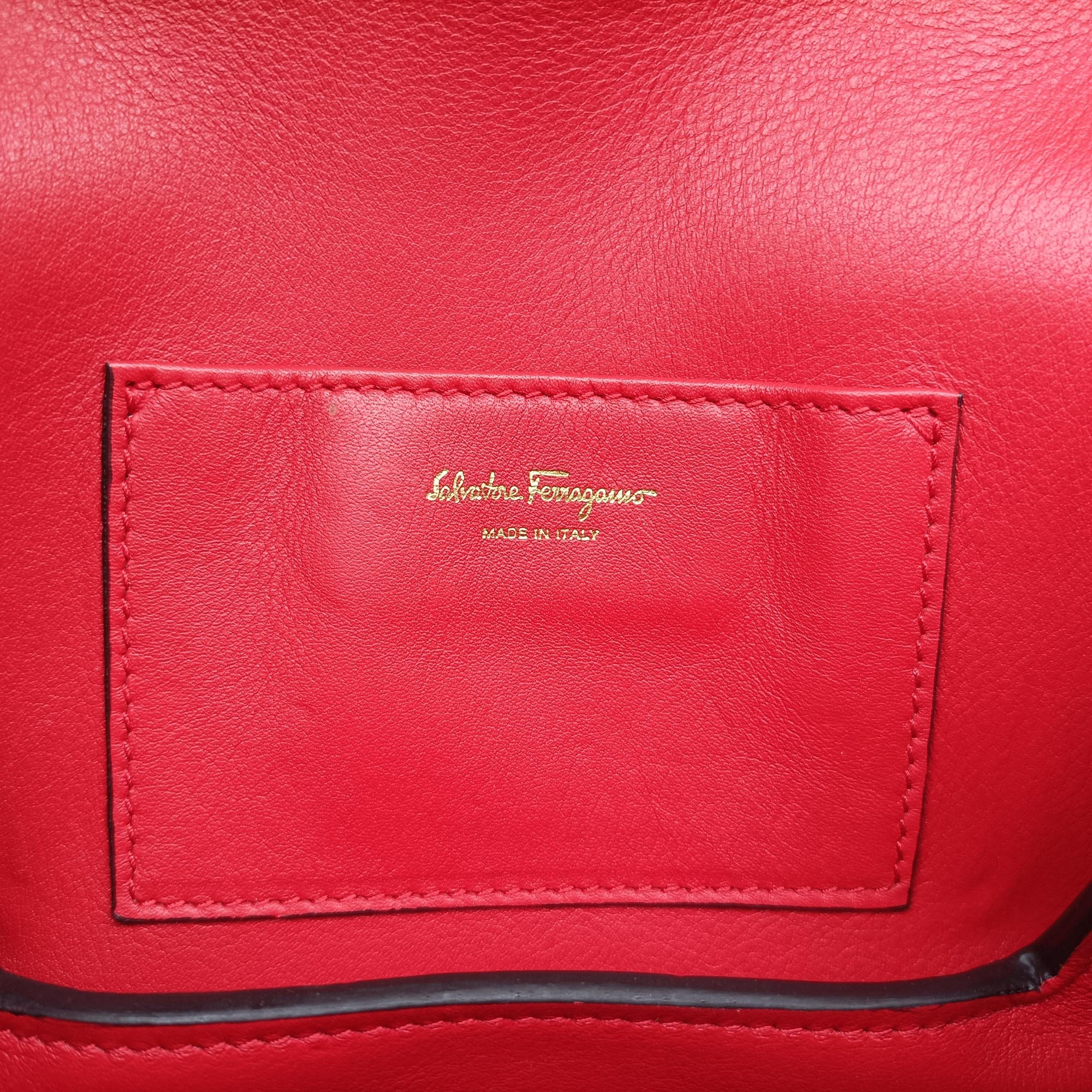 Vara Red Leather AU-21/G657ヴァラ レッド レザー AU-21/G657