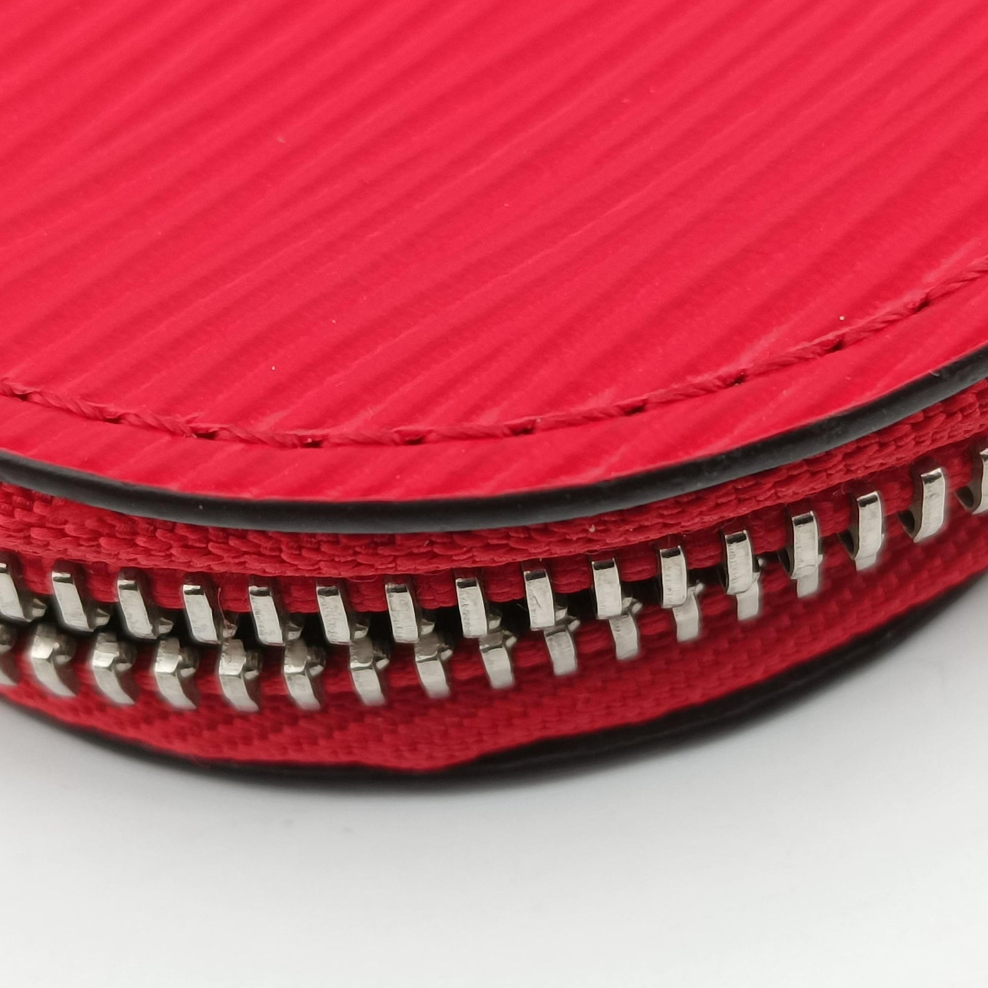 Pochette Jour GM Supreme Collaboration Rouge×White epi M67722 TJ2137ポシェット ジュール GM シュプリーム コラボ ルージュ×ホワイト エピ M67722 TJ2137