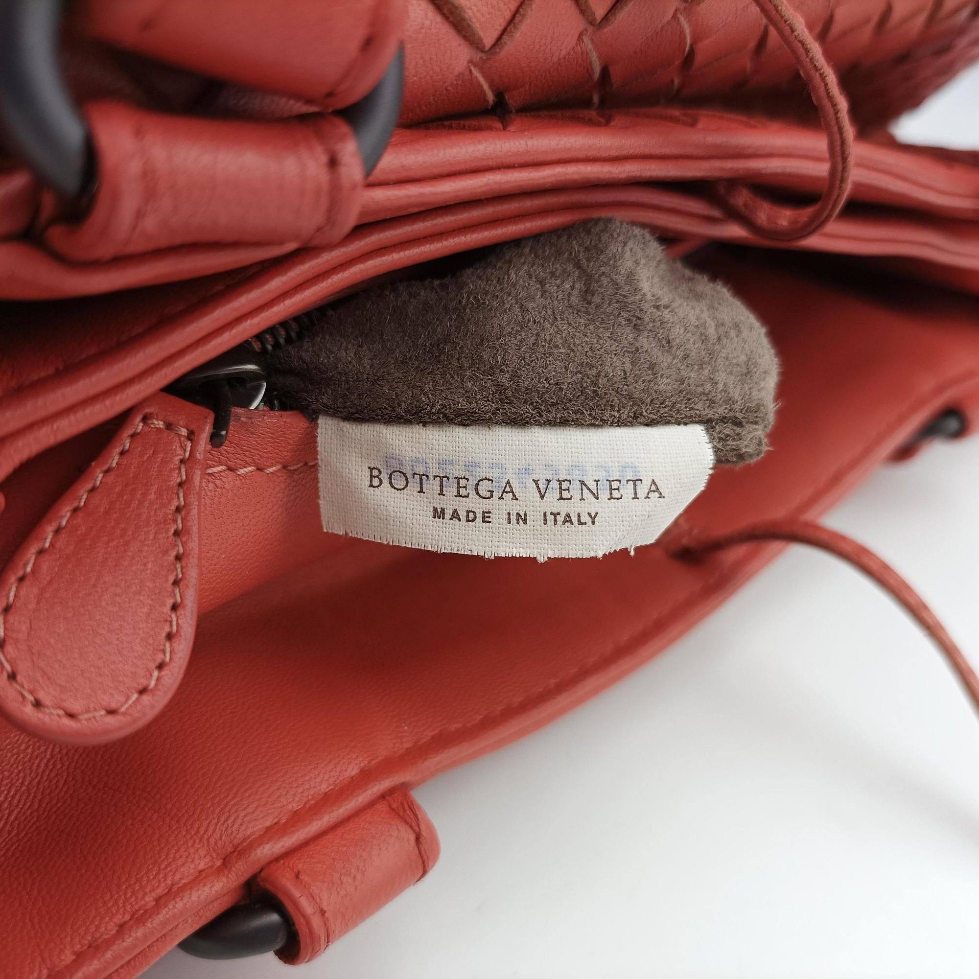 Intrecciato Coral red lambskin B02234583Uイントレチャート コーラルレッド ラムスキン B02234583U