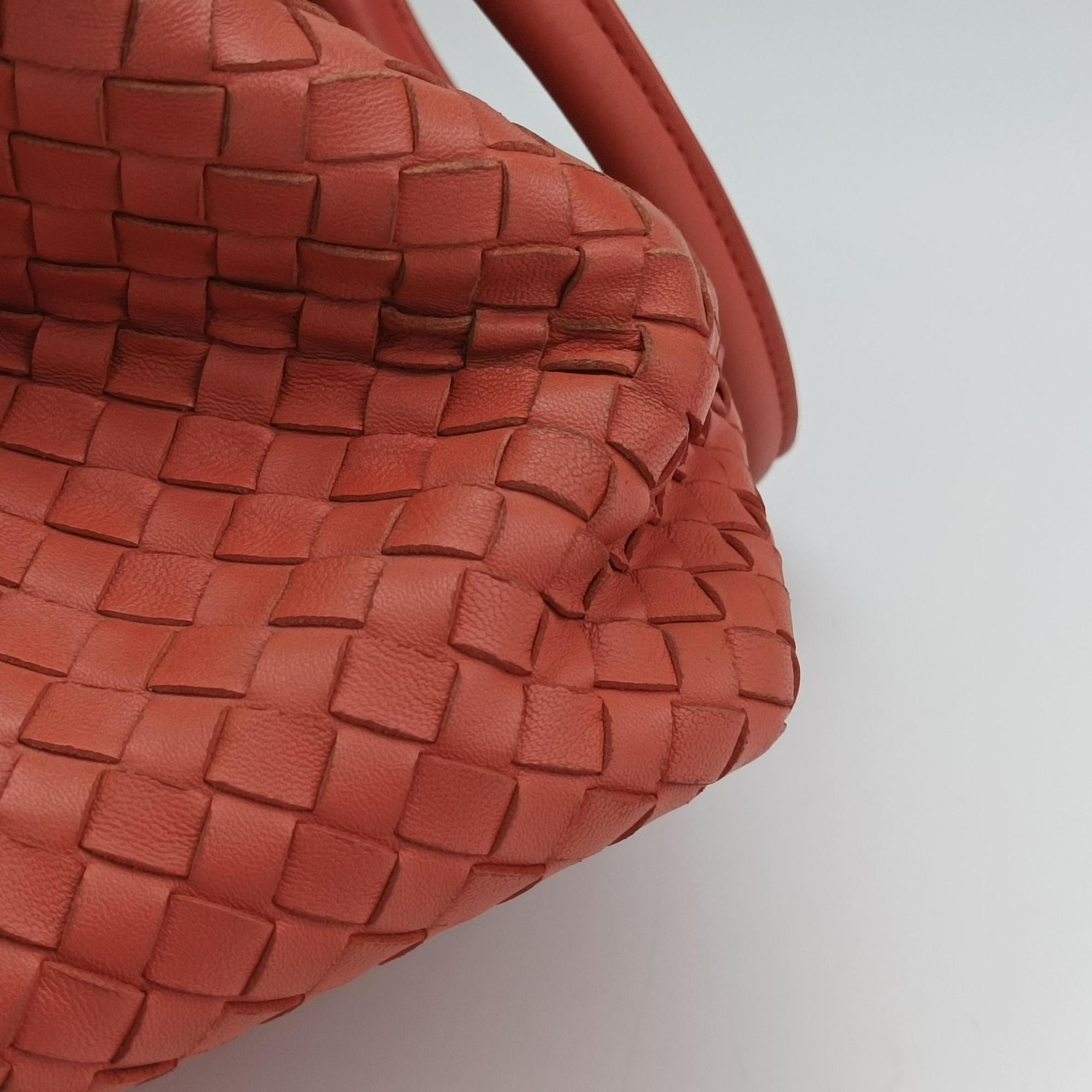 Intrecciato Coral red lambskin B02234583Uイントレチャート コーラルレッド ラムスキン B02234583U