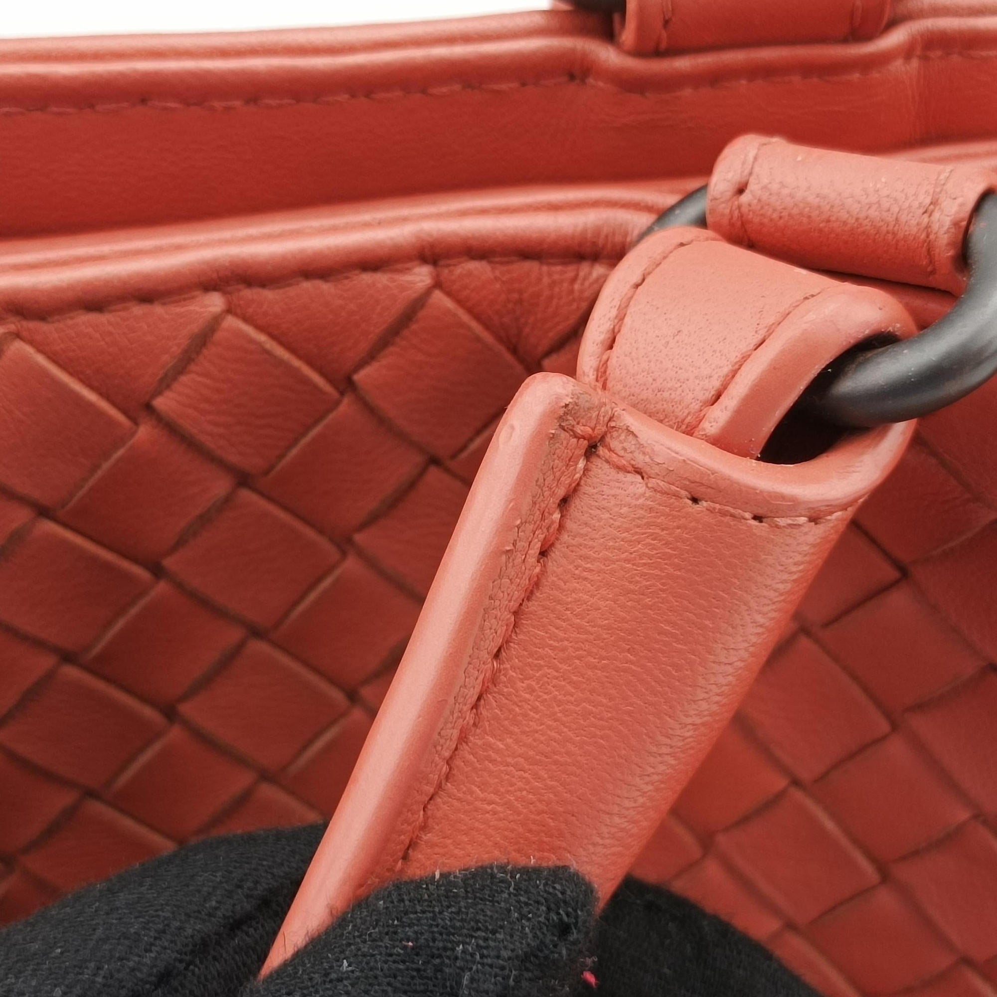 Intrecciato Coral red lambskin B02234583Uイントレチャート コーラルレッド ラムスキン B02234583U