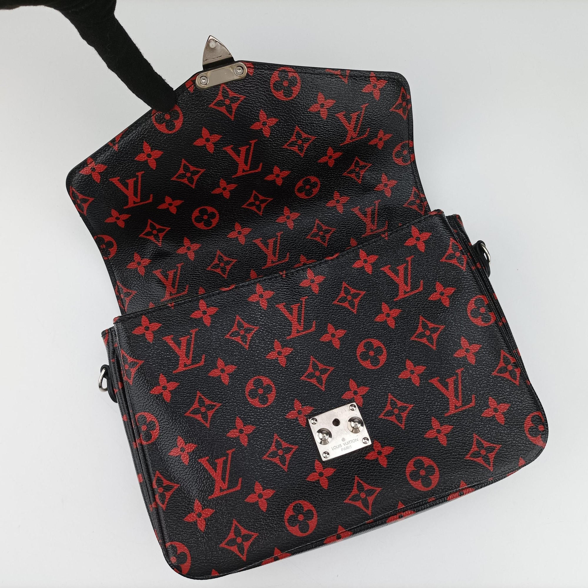 Pochette Metis MM Noir×ROUGE Monogram Infrarouge M41462 DR4196ポシェット メティス MM ノワール×ルージュ モノグラム アンフラルージュ M41462 DR4196