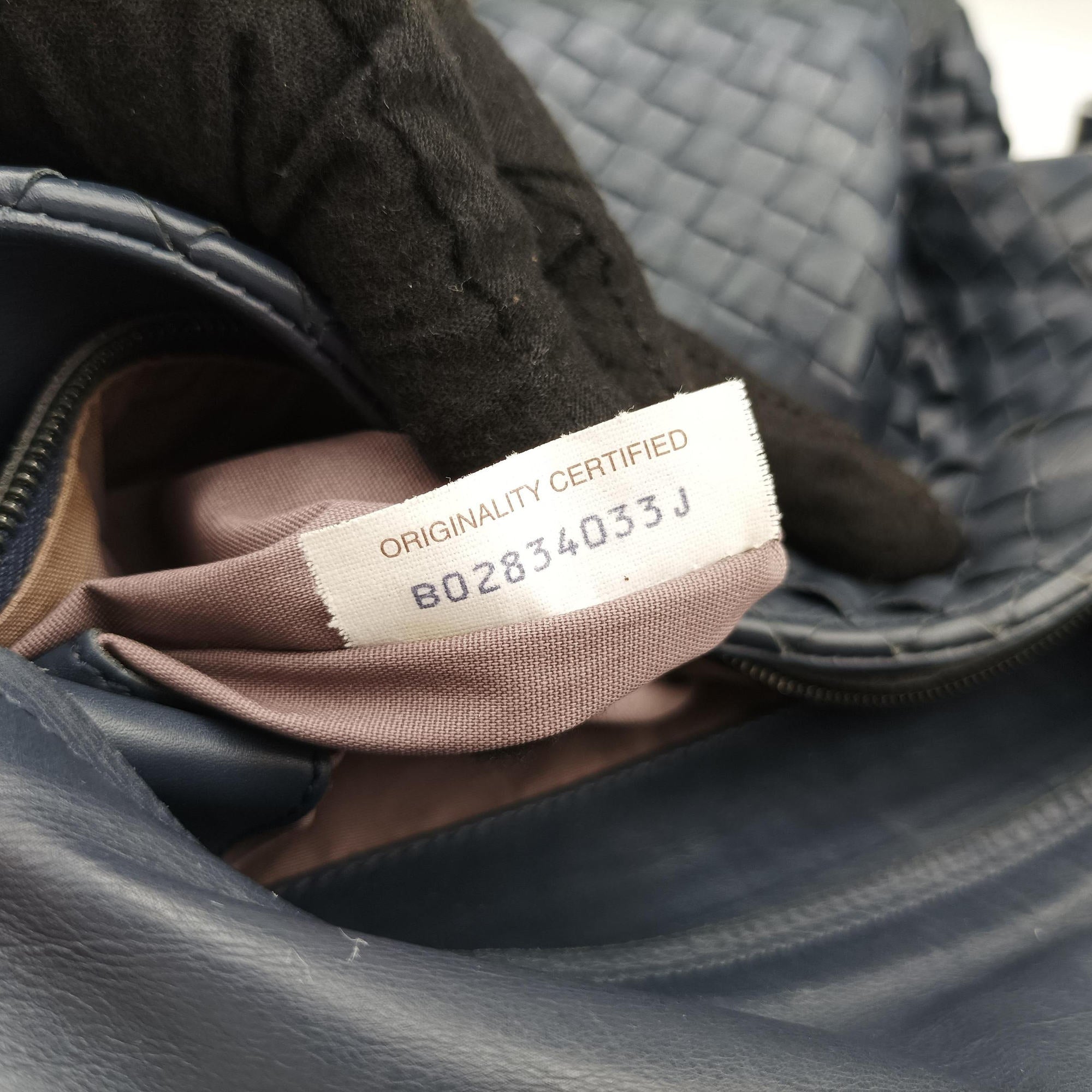Intrecciato Navy lambskin B02834033Jイントレチャート ネイビー ラムスキン B02834033J