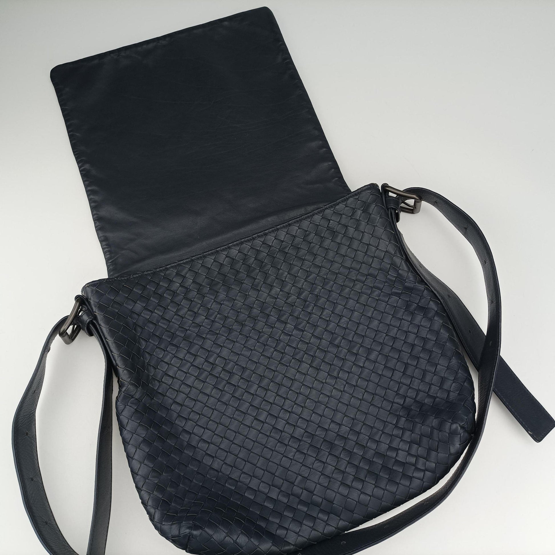 Intrecciato Navy lambskin B02834033Jイントレチャート ネイビー ラムスキン B02834033J